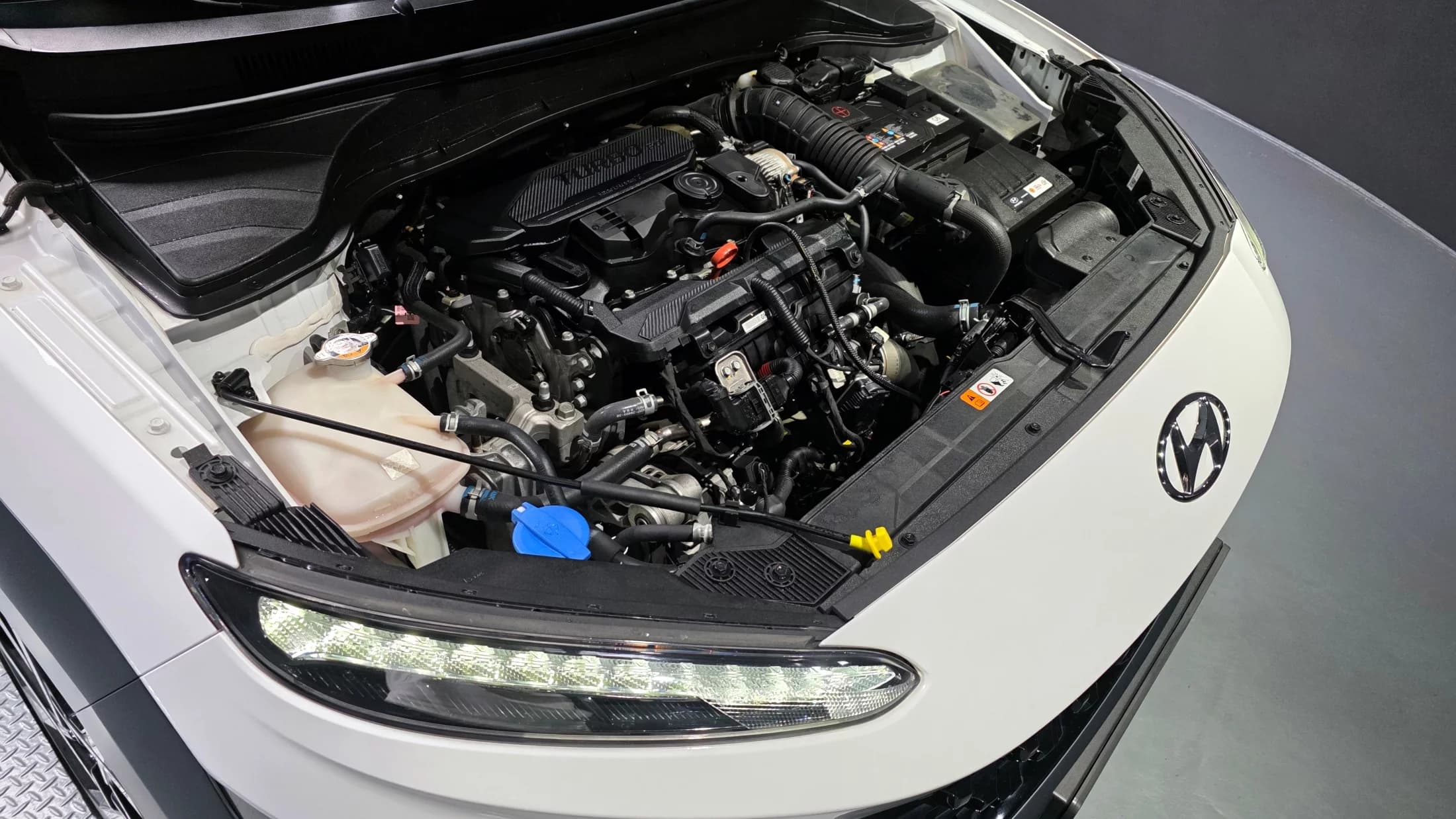 Hyundai Kona Gasoline 1.6 Turbo 4WD Inspiration, 2022 г. 28654 км. — фото 6