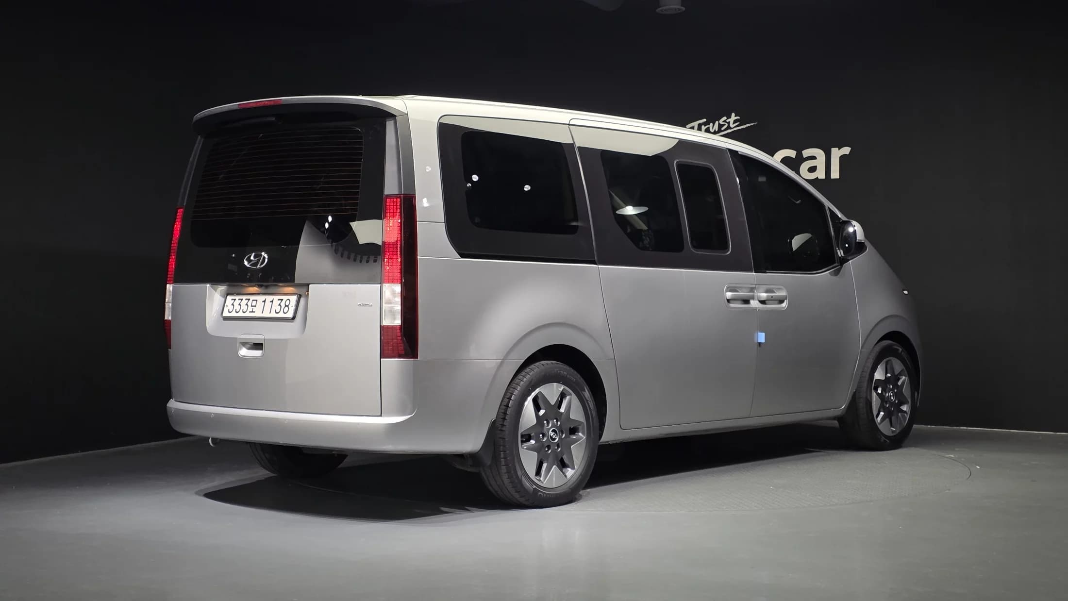 Hyundai Staria 4WD Tourer 9-Seater Modern, 2021 г. 68399 км. — фото 2