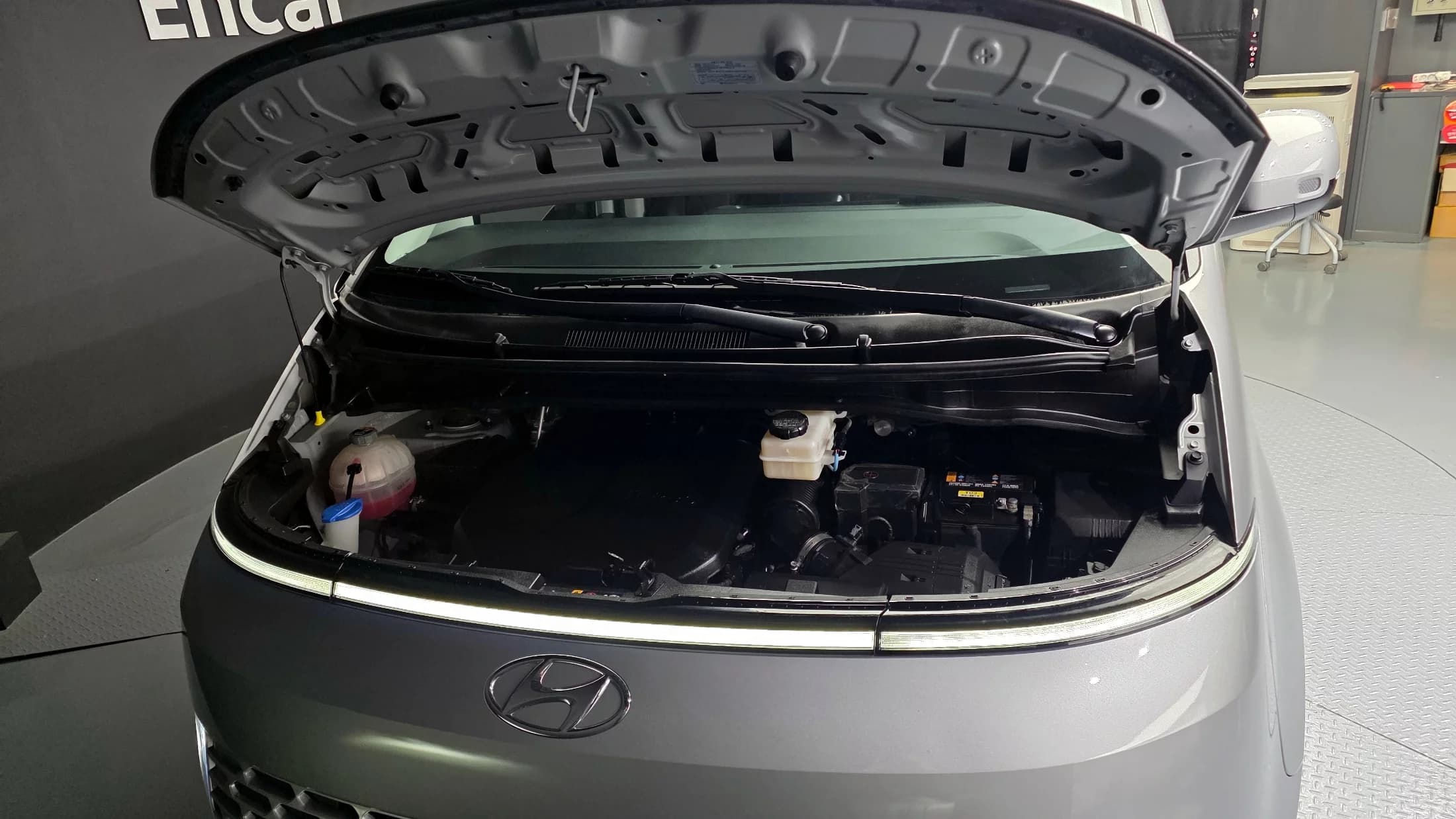 Hyundai Staria 4WD Tourer 9-Seater Modern, 2021 г. 68399 км. — фото 6