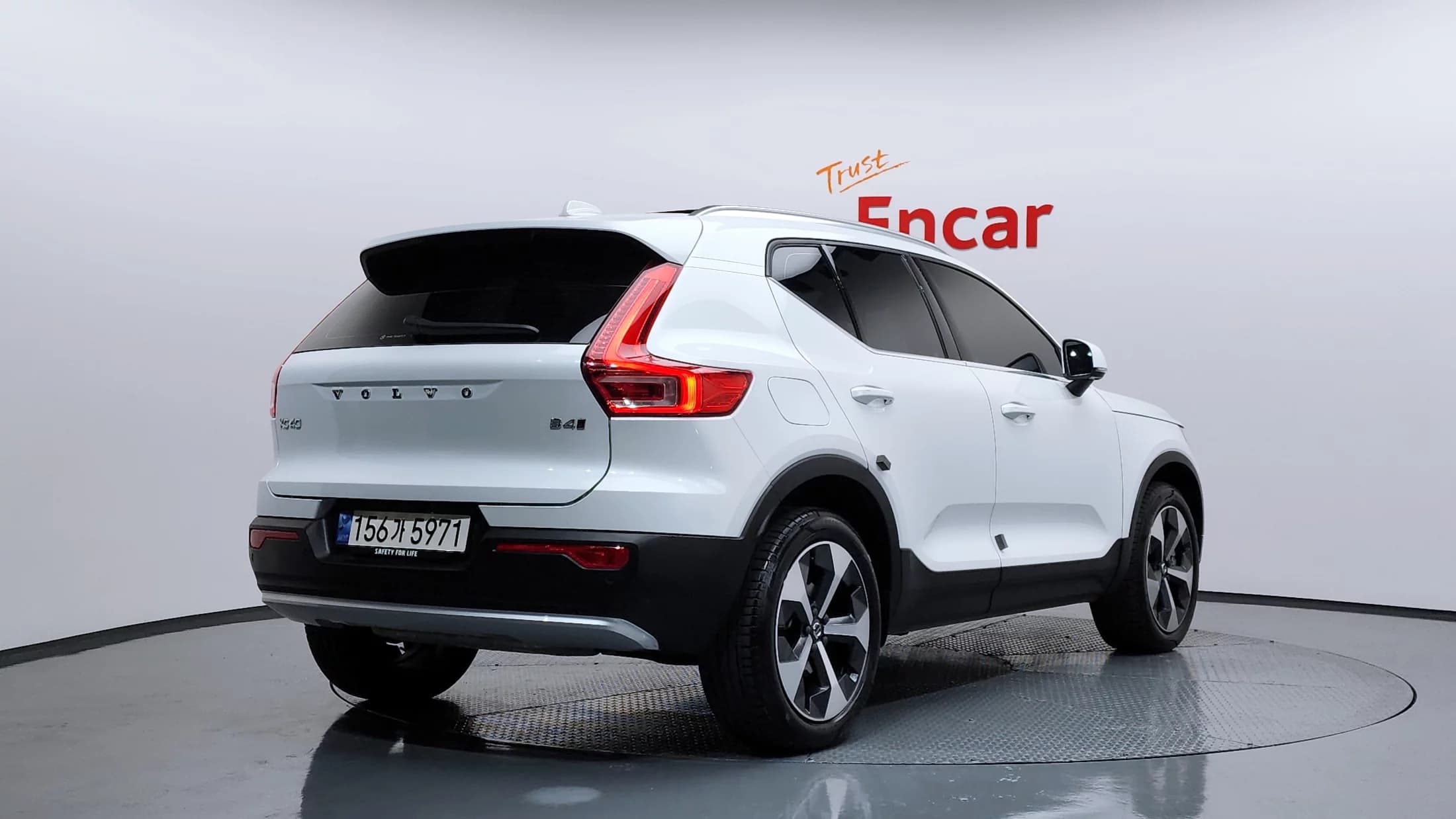 Volvo XC40 B4 Ultimate Bright, 2023 г. 13380 км. — фото 2