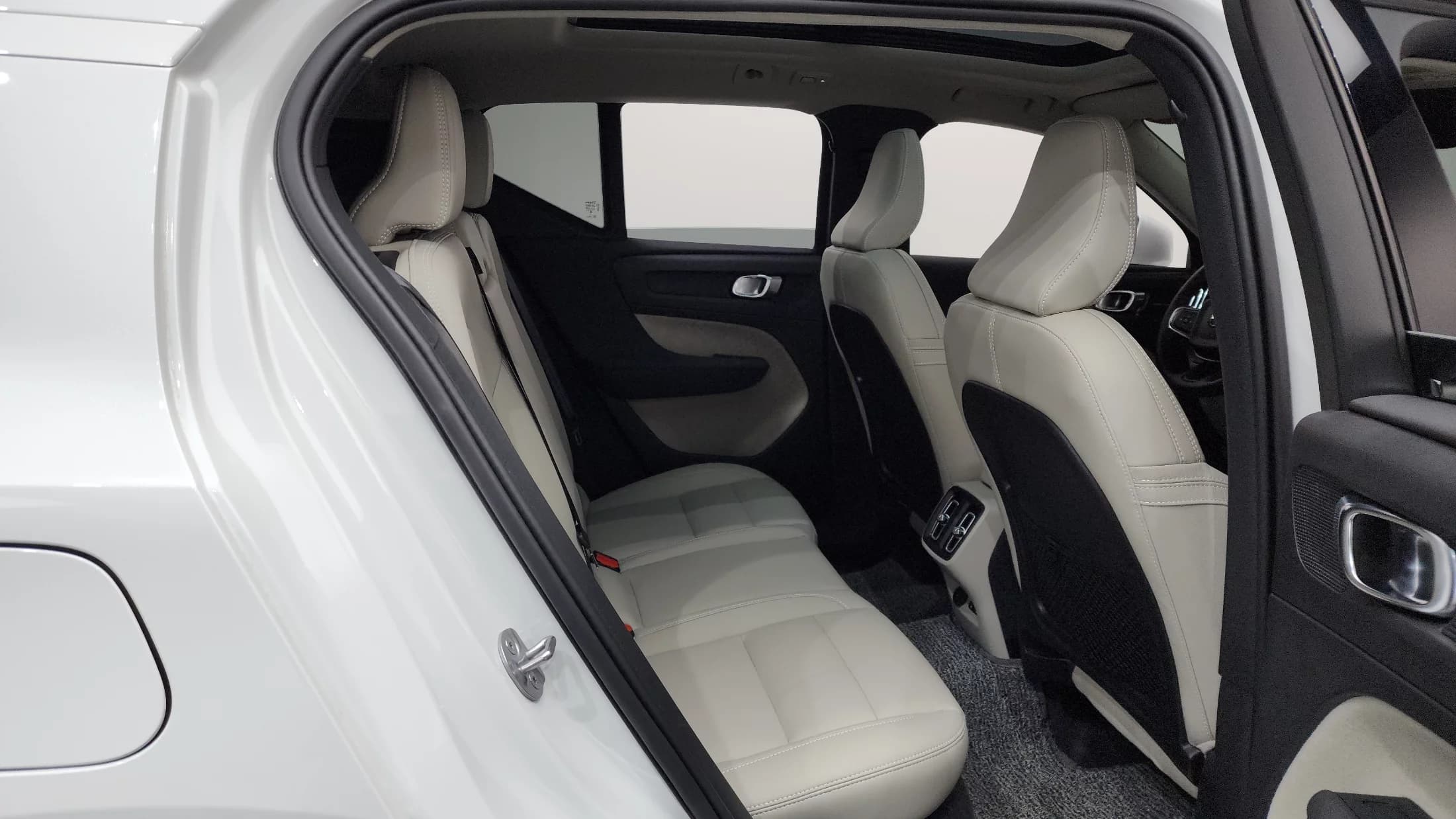 Volvo XC40 B4 Ultimate Bright, 2023 г. 13380 км. — фото 12
