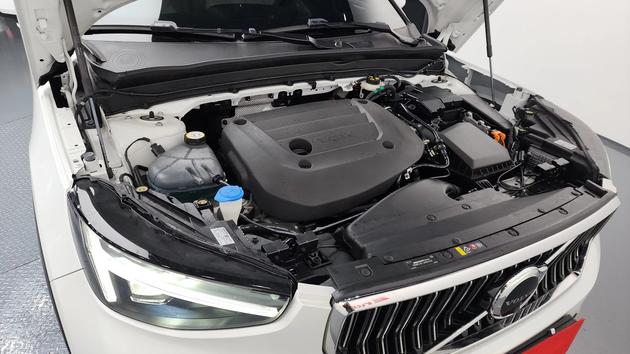 Volvo XC40 B4 Ultimate Bright, 2023 г. 13380 км. — фото 6