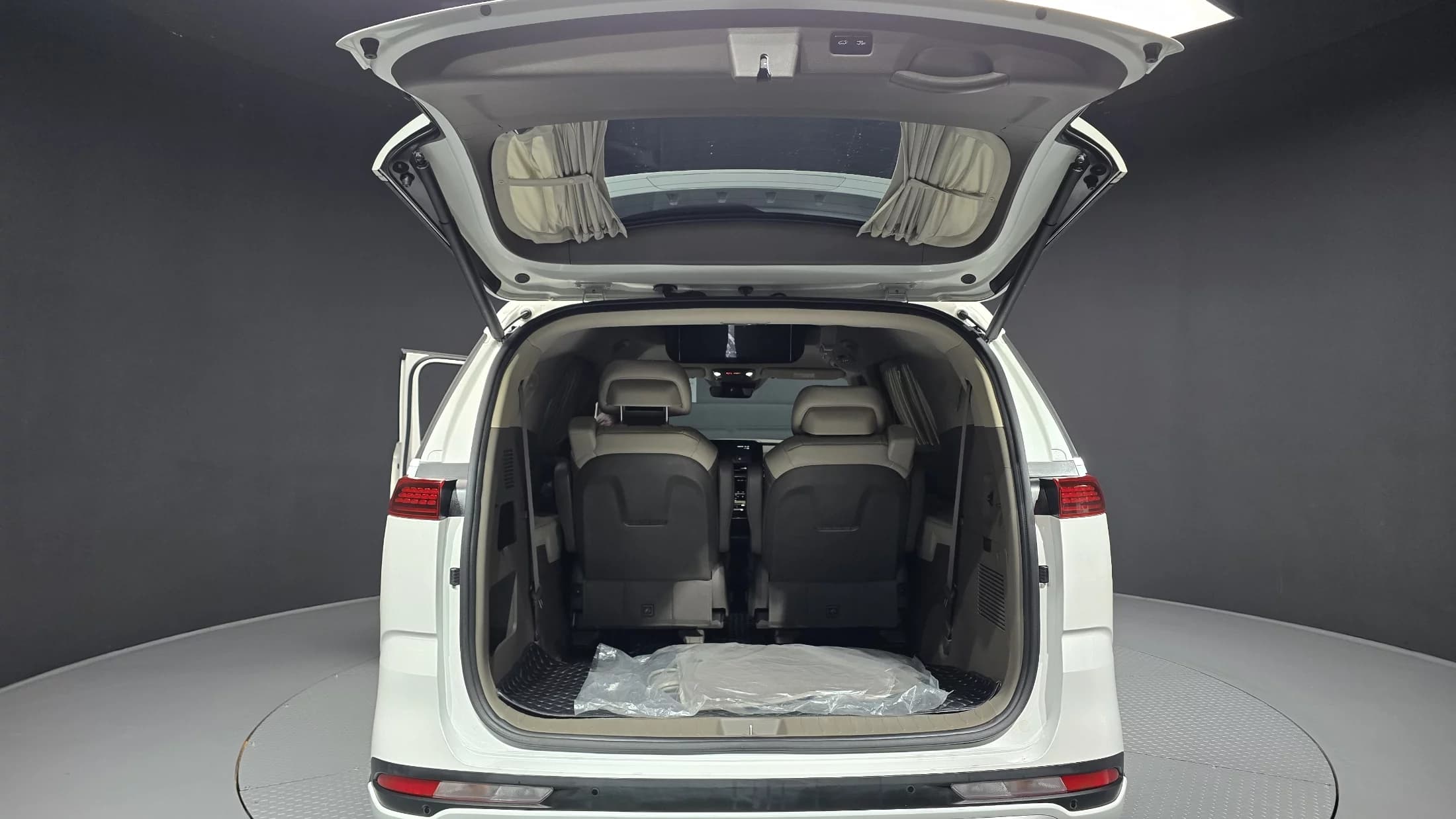 Kia Carnival Gasoline 7-Seater Hi-Limousine Signature, 2021 г. 65705 км. — фото 20