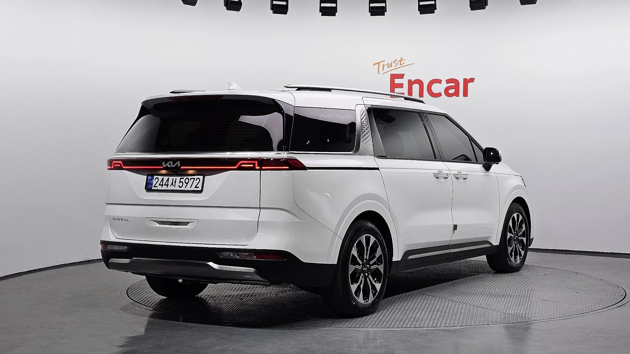 Kia Carnival 9-Seater Noblesse, 2023 г. 41206 км. — фото 2