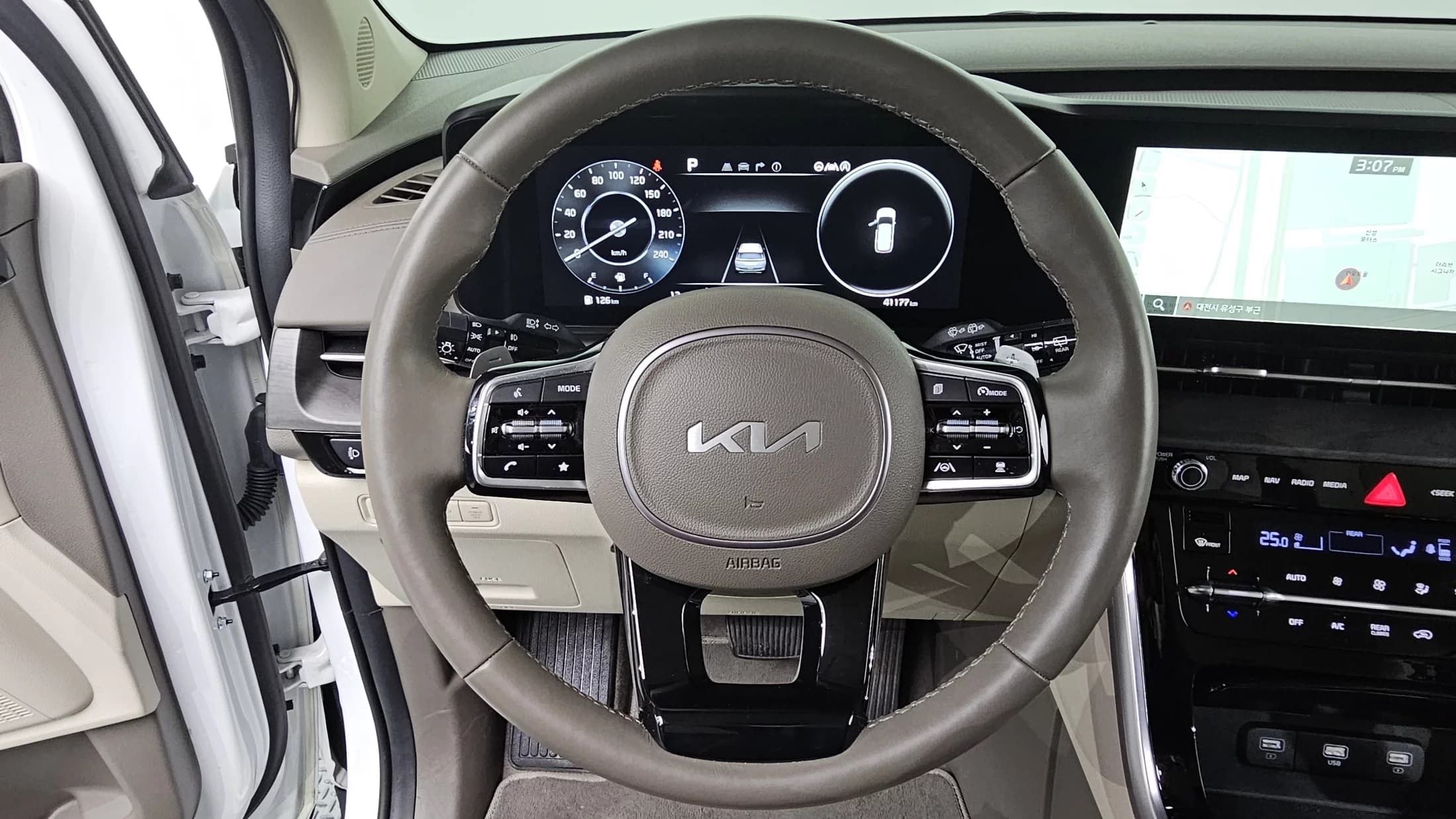 Kia Carnival 9-Seater Noblesse, 2023 г. 41206 км. — фото 15