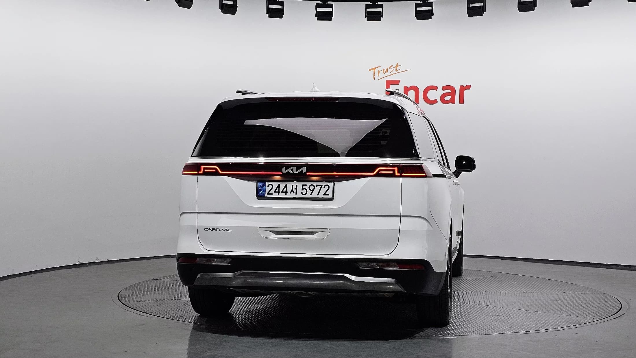 Kia Carnival 9-Seater Noblesse, 2023 г. 41206 км. — фото 4