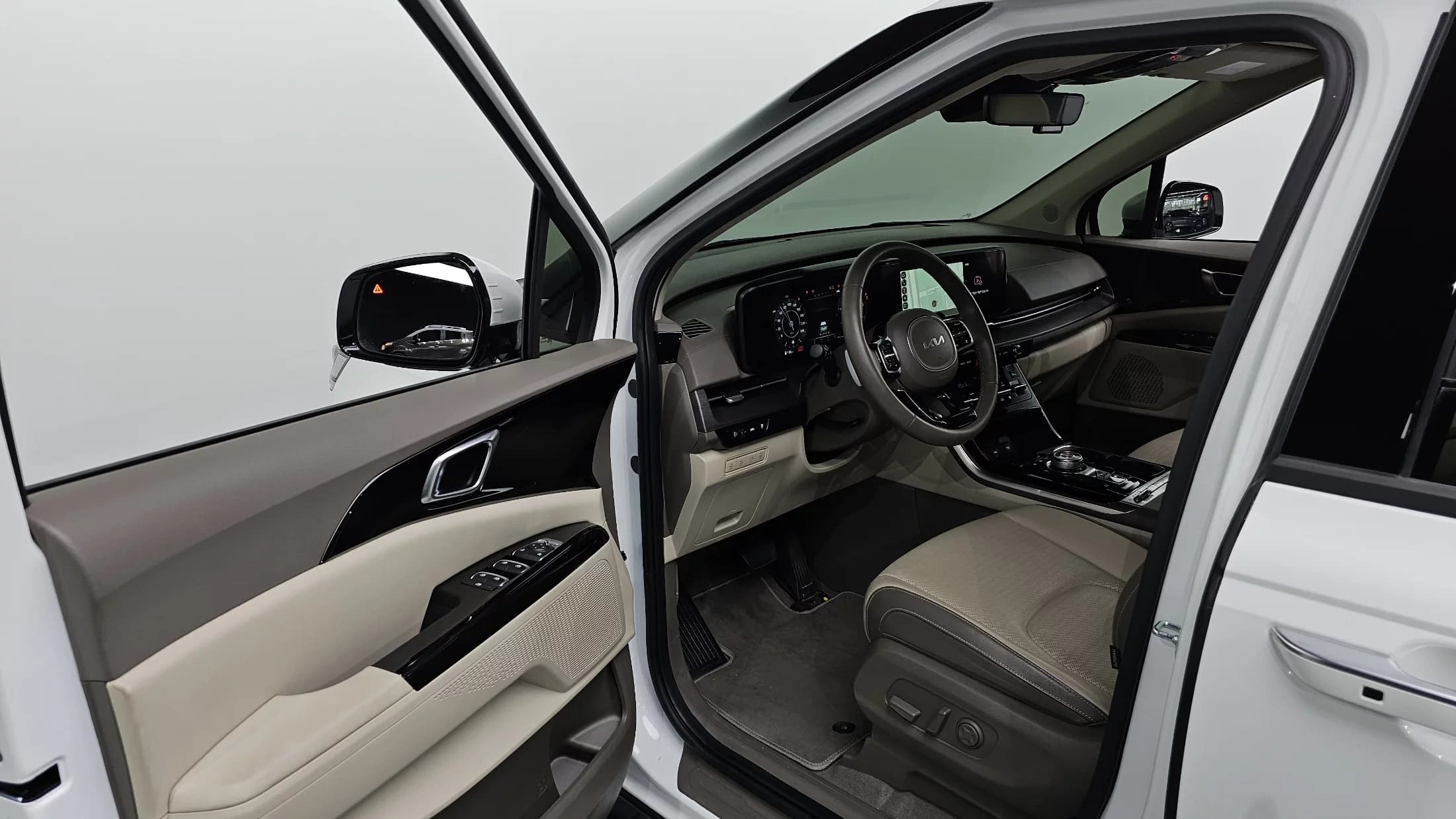 Kia Carnival 9-Seater Noblesse, 2023 г. 41206 км. — фото 10