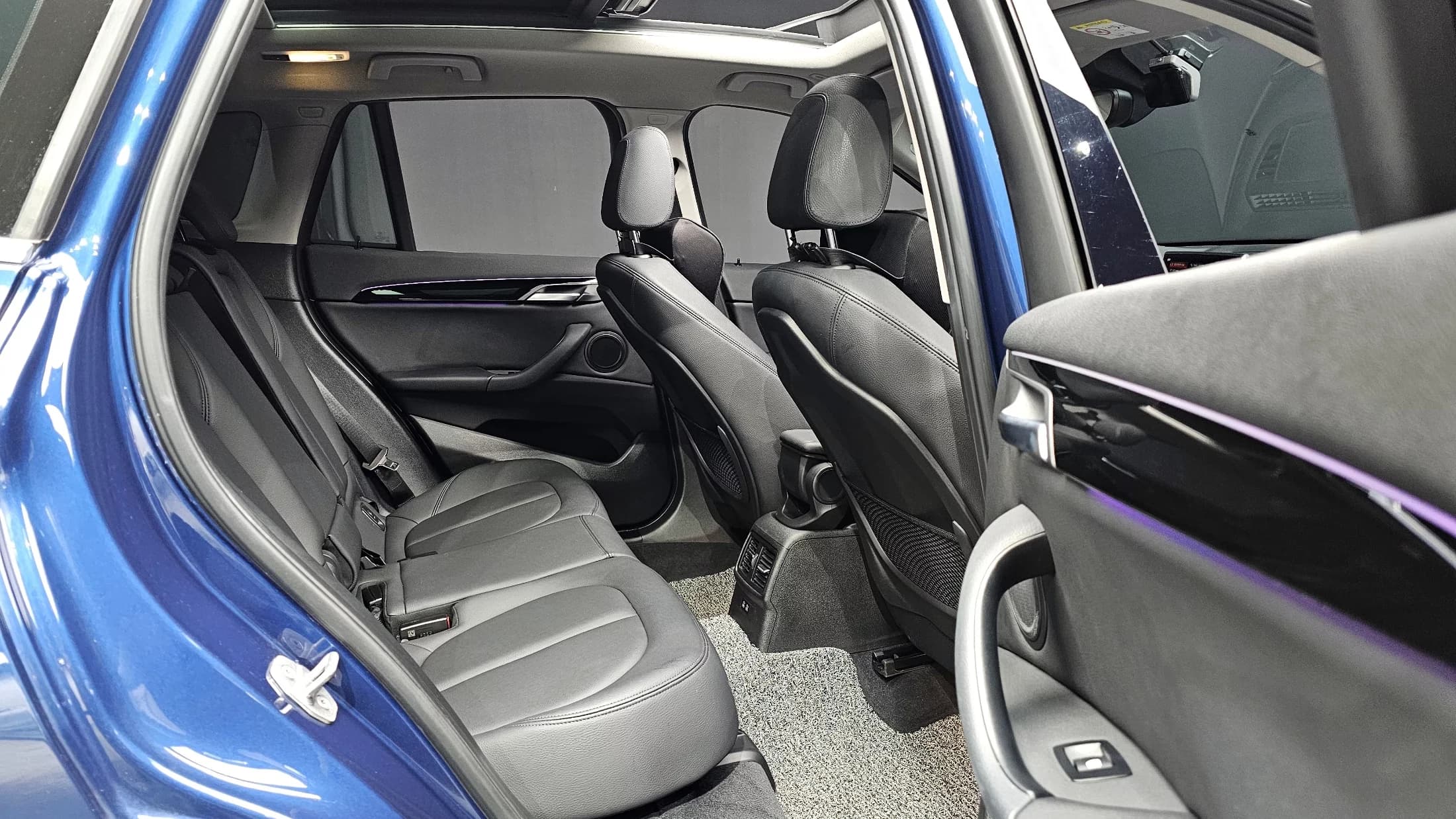 BMW X1 xDrive 20i xLine, 2022 г. 50387 км. — фото 11