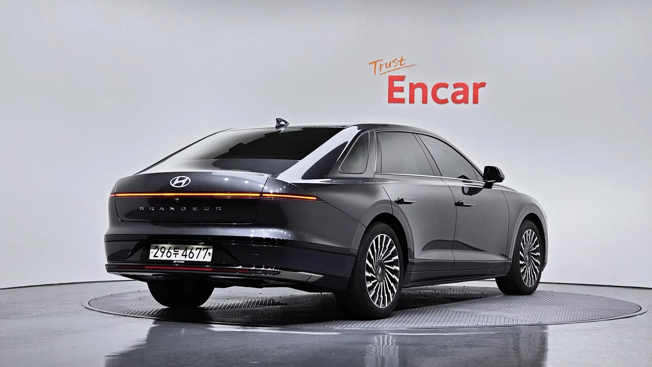 Hyundai Grandeur Calligraphy, гибрид, 2024 г. 25616 км. — фото 2