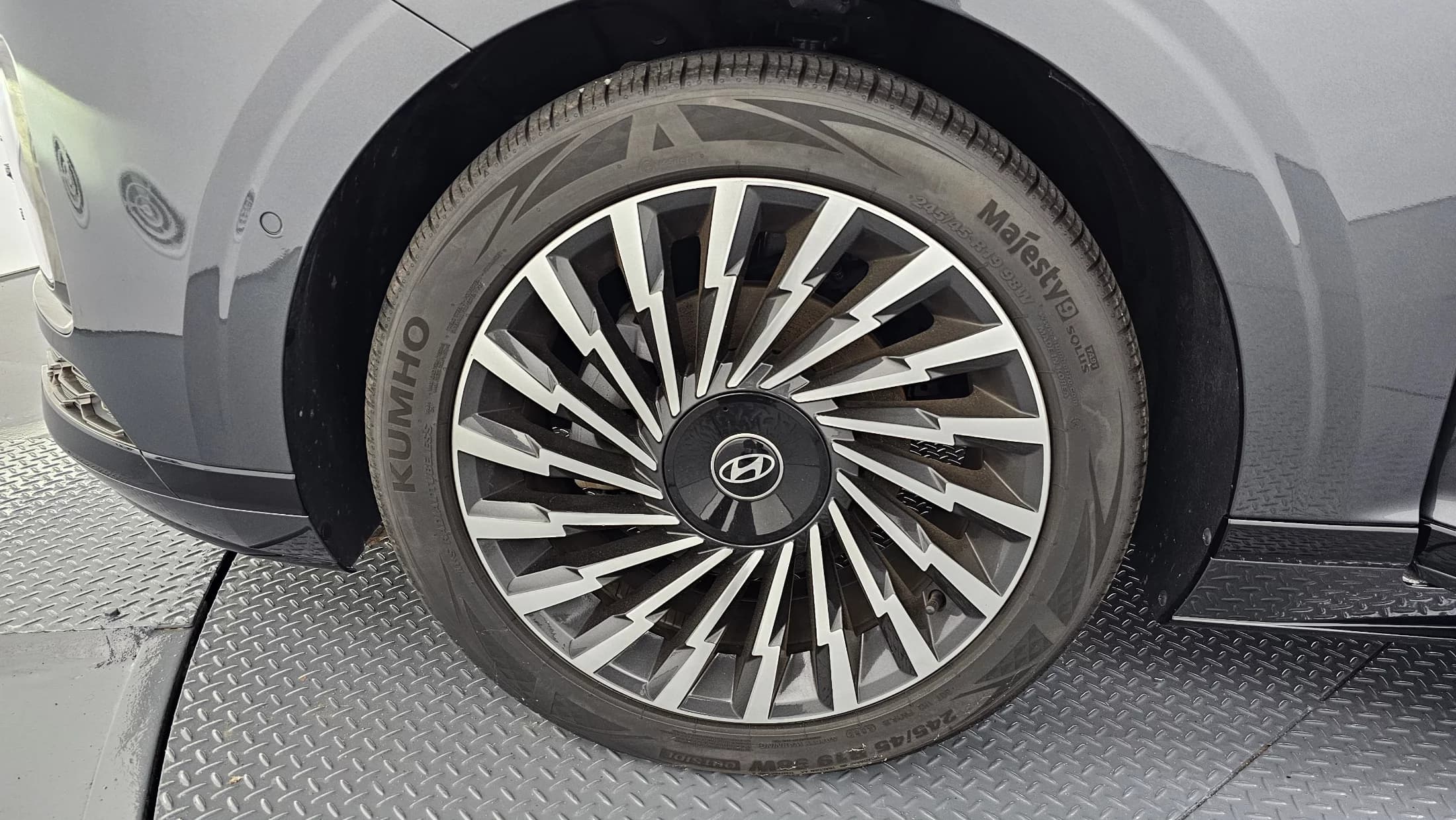 Hyundai Grandeur Calligraphy, гибрид, 2024 г. 25616 км. — фото 5