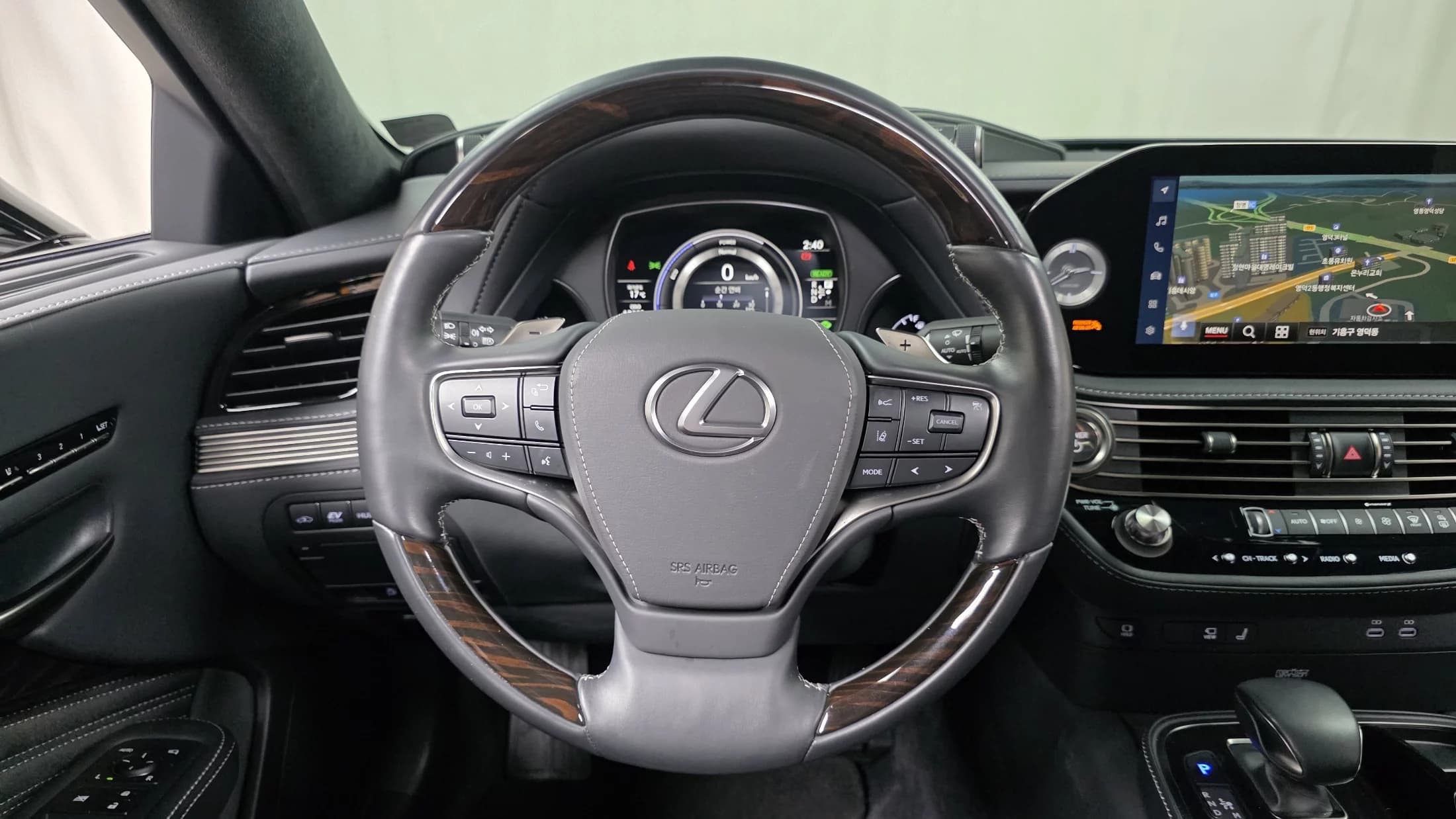 Lexus LS 3.5 Luxury AWD, гибрид, 2023 г. 68385 км. — фото 14