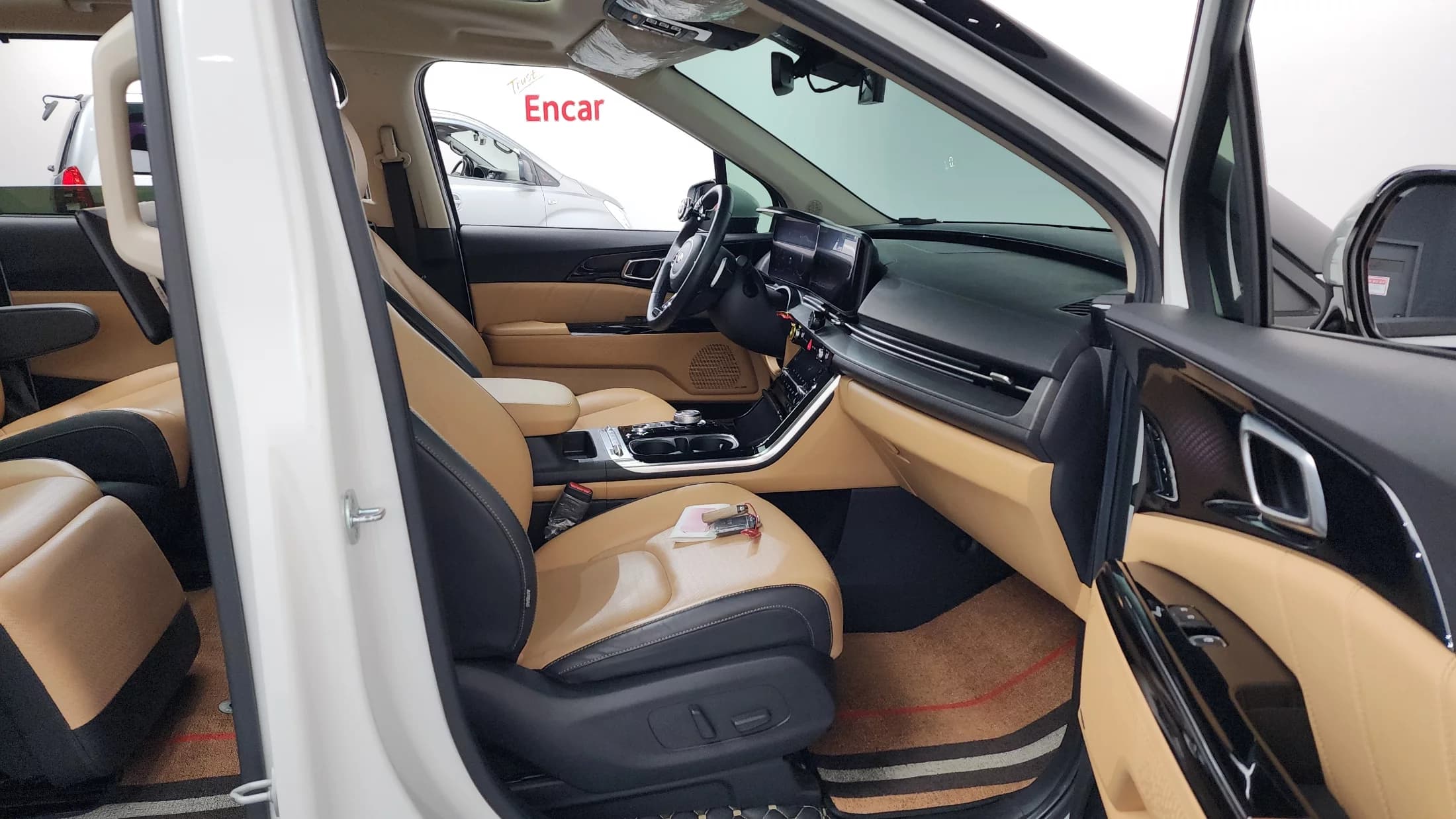 Kia Carnival 7-Seater Signature, 2021 г. 97519 км. — фото 11