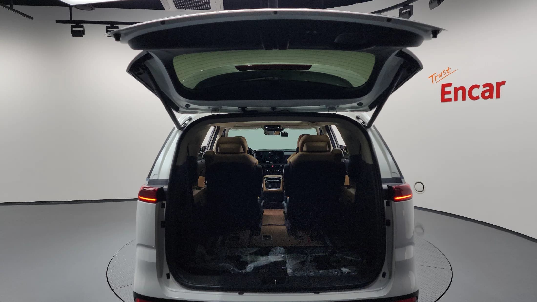 Kia Carnival 7-Seater Signature, 2021 г. 97519 км. — фото 20