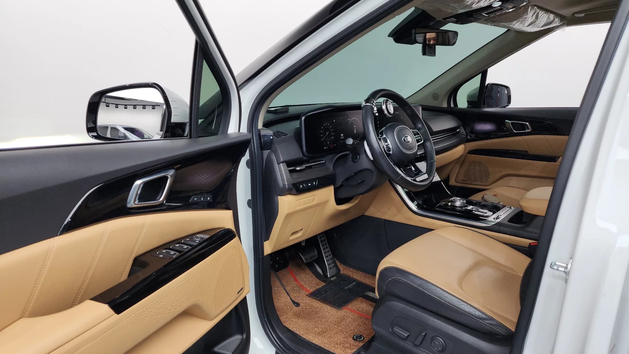 Kia Carnival 7-Seater Signature, 2021 г. 97519 км. — фото 10
