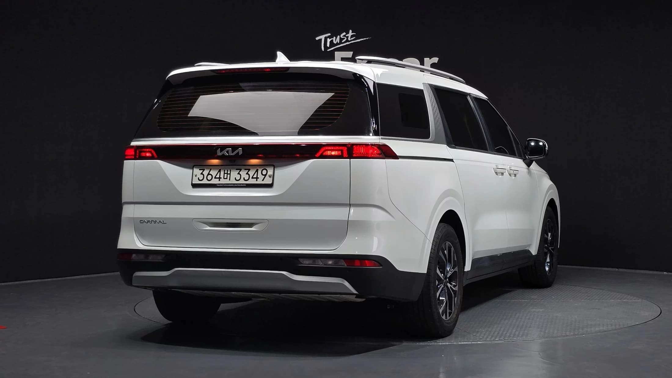 Kia Carnival 9-Seater Prestige, 2023 г. 57577 км. — фото 2