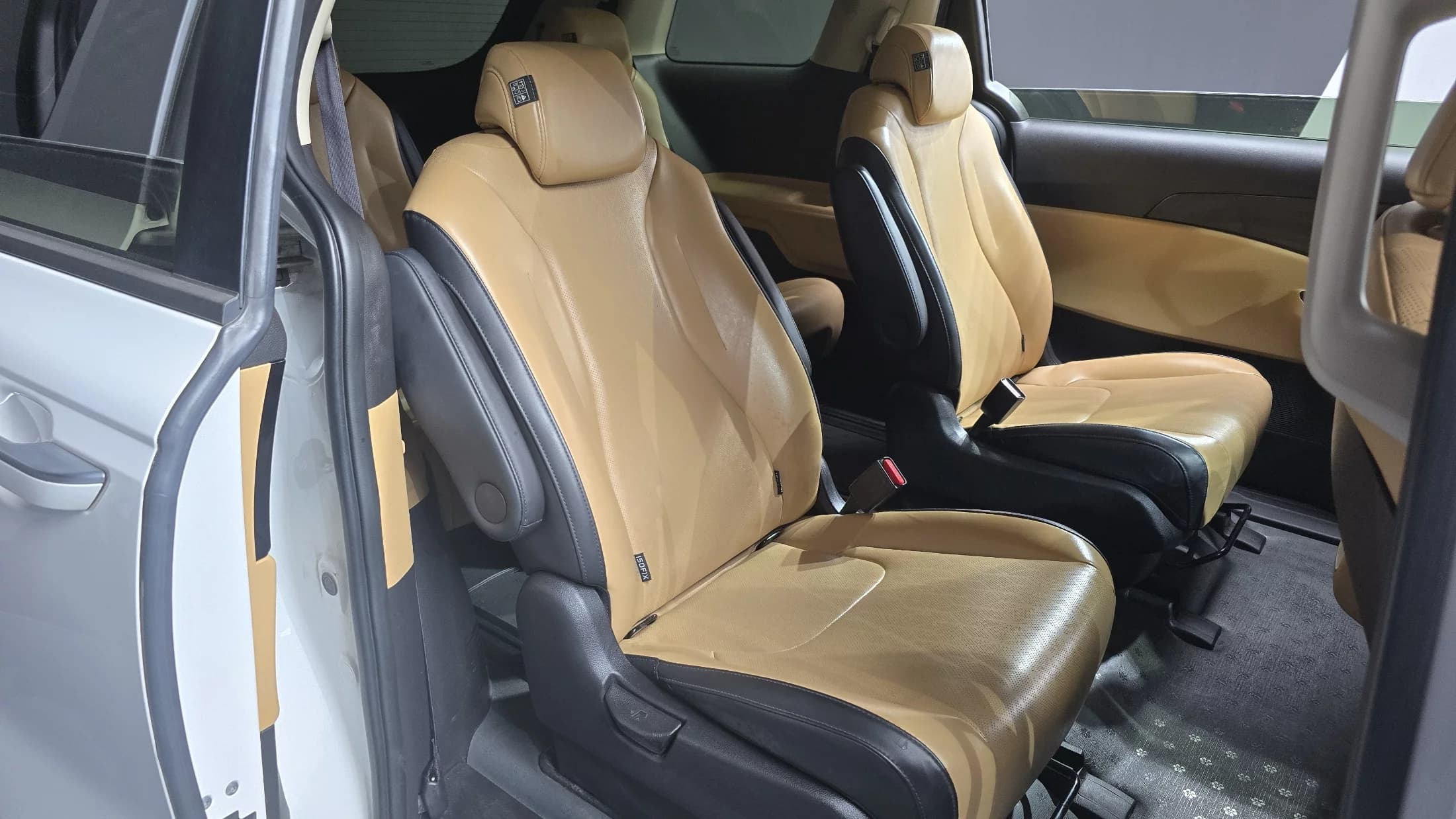 Kia Carnival 9-Seater Prestige, 2023 г. 57577 км. — фото 12