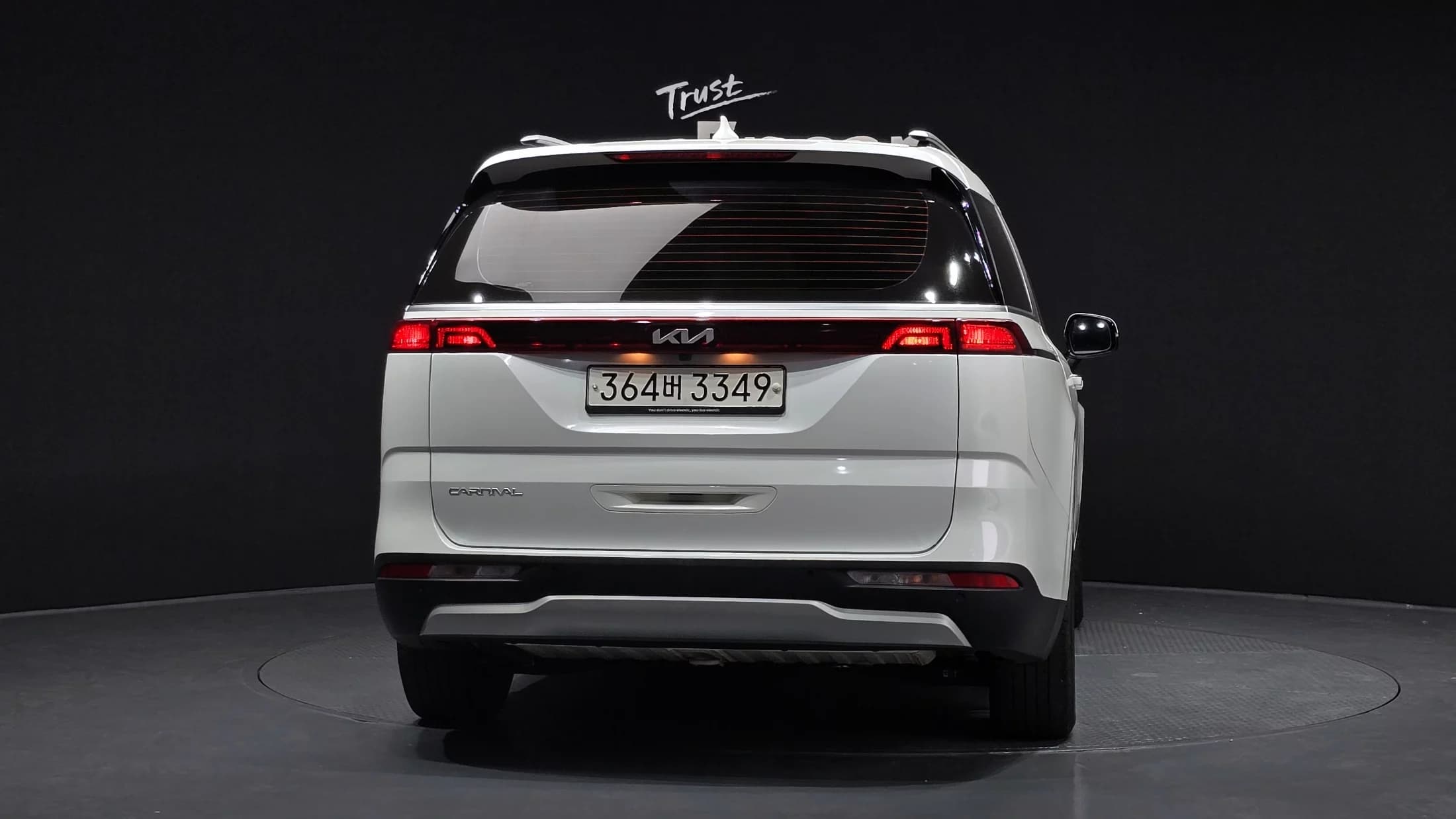Kia Carnival 9-Seater Prestige, 2023 г. 57577 км. — фото 4