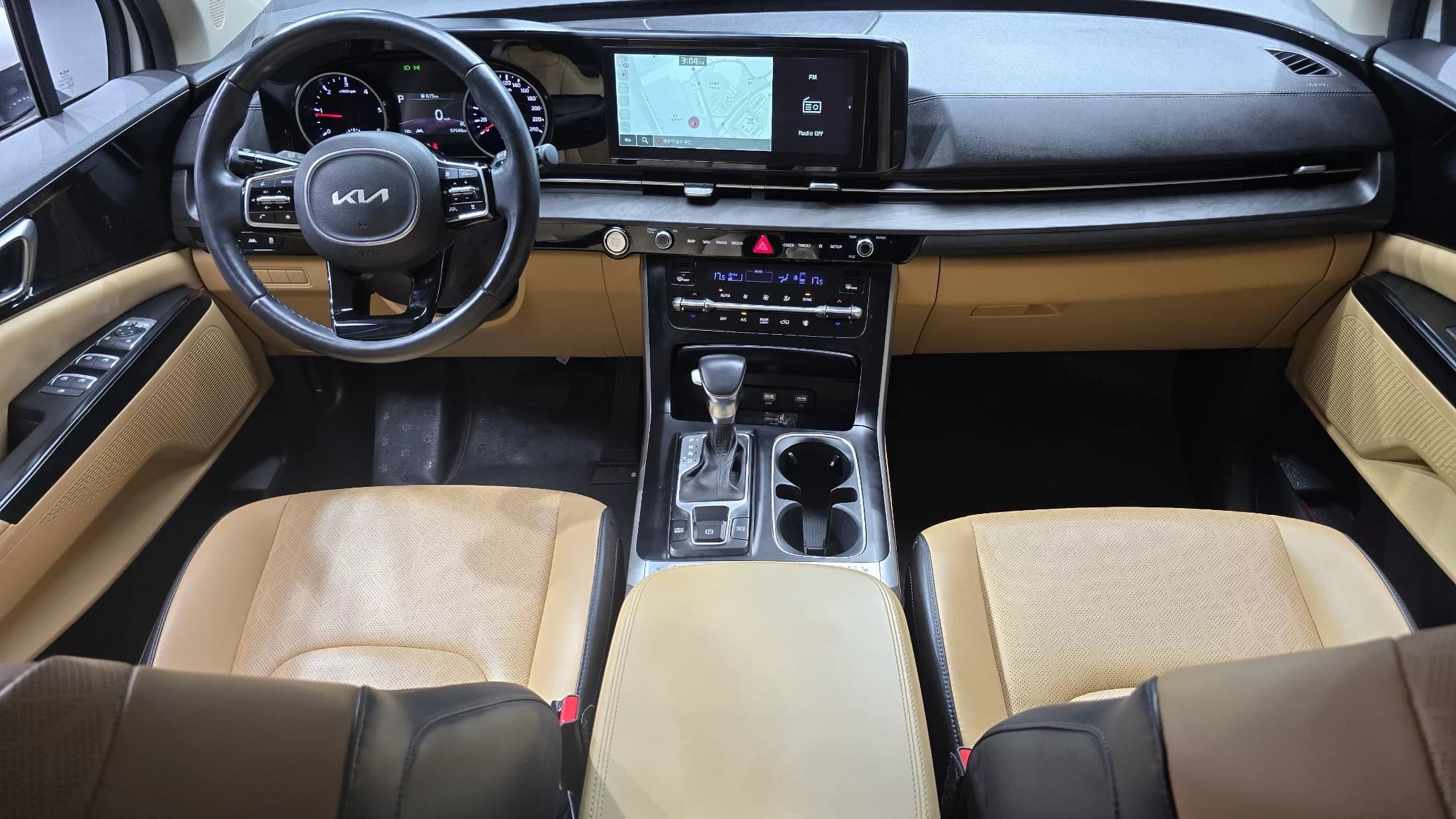 Kia Carnival 9-Seater Prestige, 2023 г. 57577 км. — фото 7