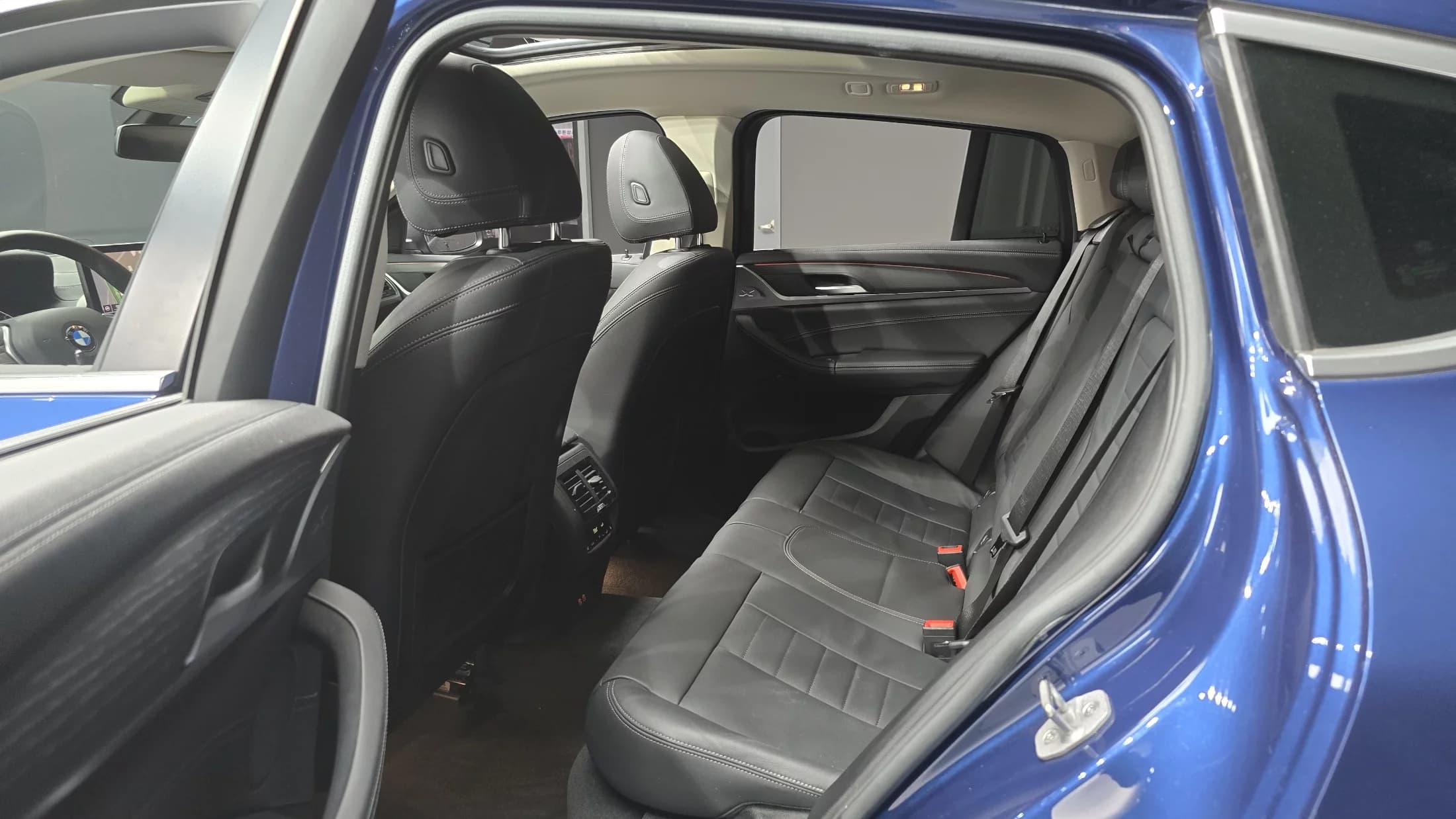 BMW X4 xDrive20i xLine, 2023 г. 17276 км. — фото 12