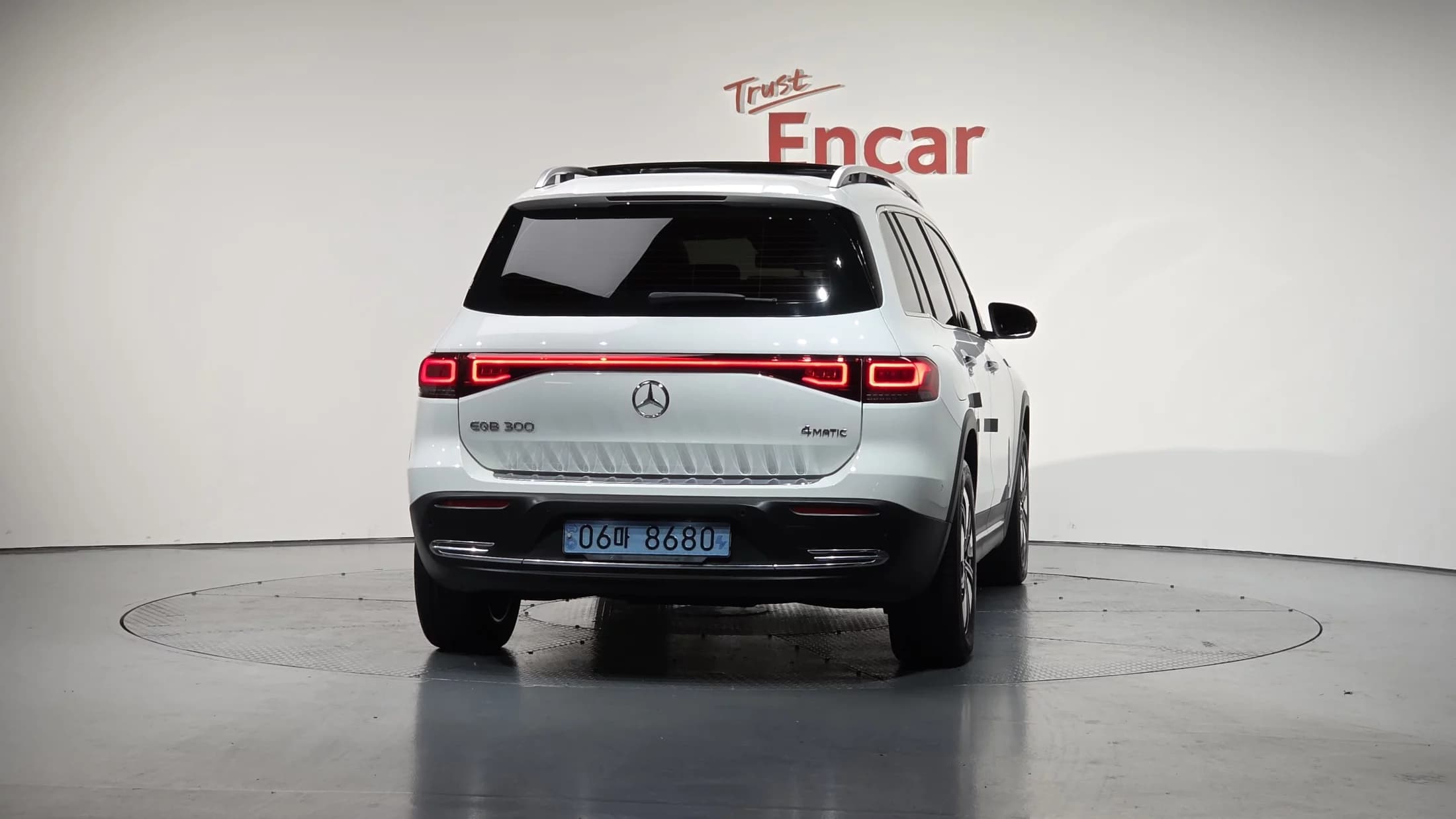 Mercedes-Benz EQB EQB300 4MATIC, электромобиль, 2022 г. 27277 км. — фото 4