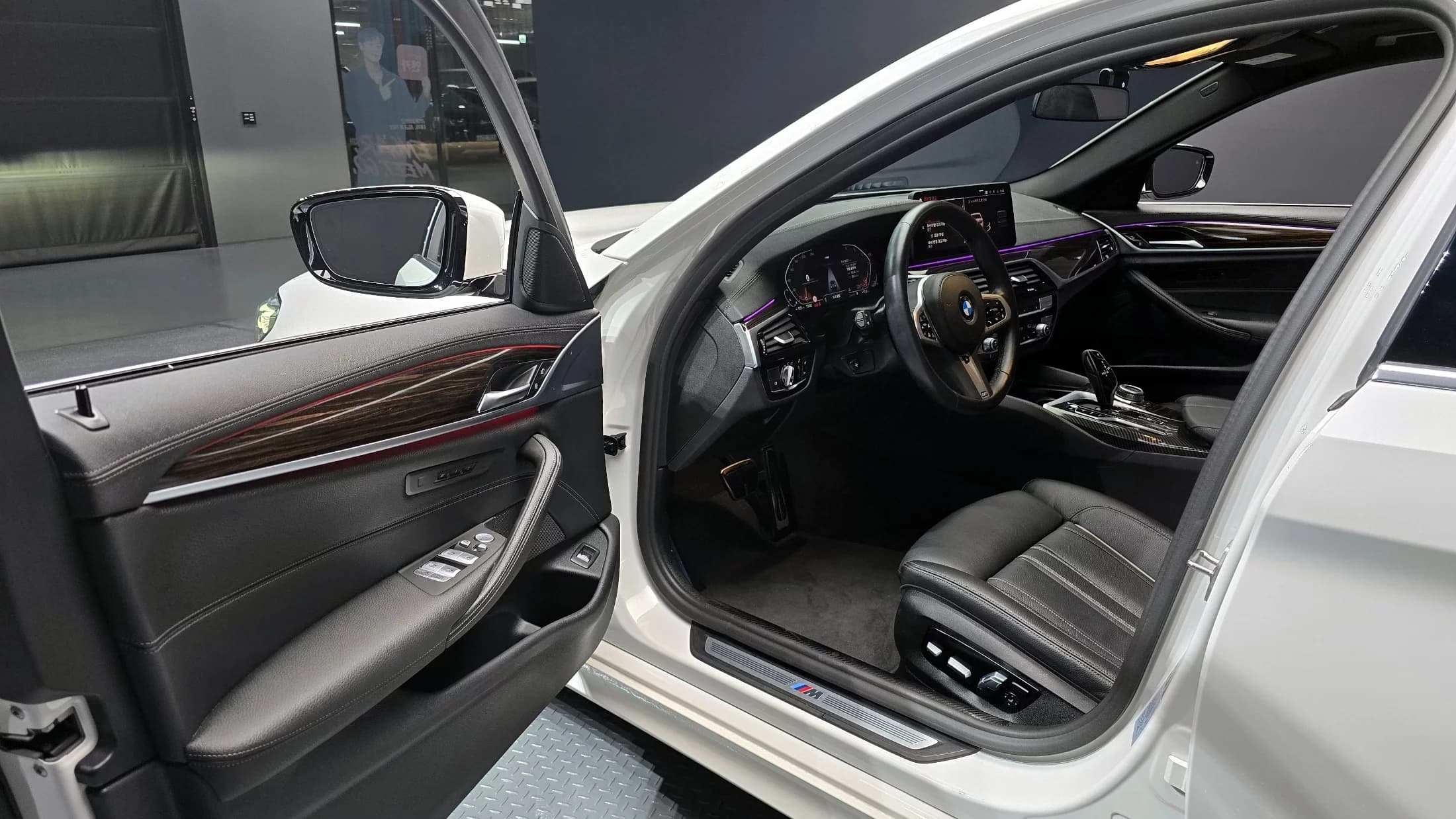 BMW 5-Series 520i M Sport, 2022 г. 34230 км. — фото 11