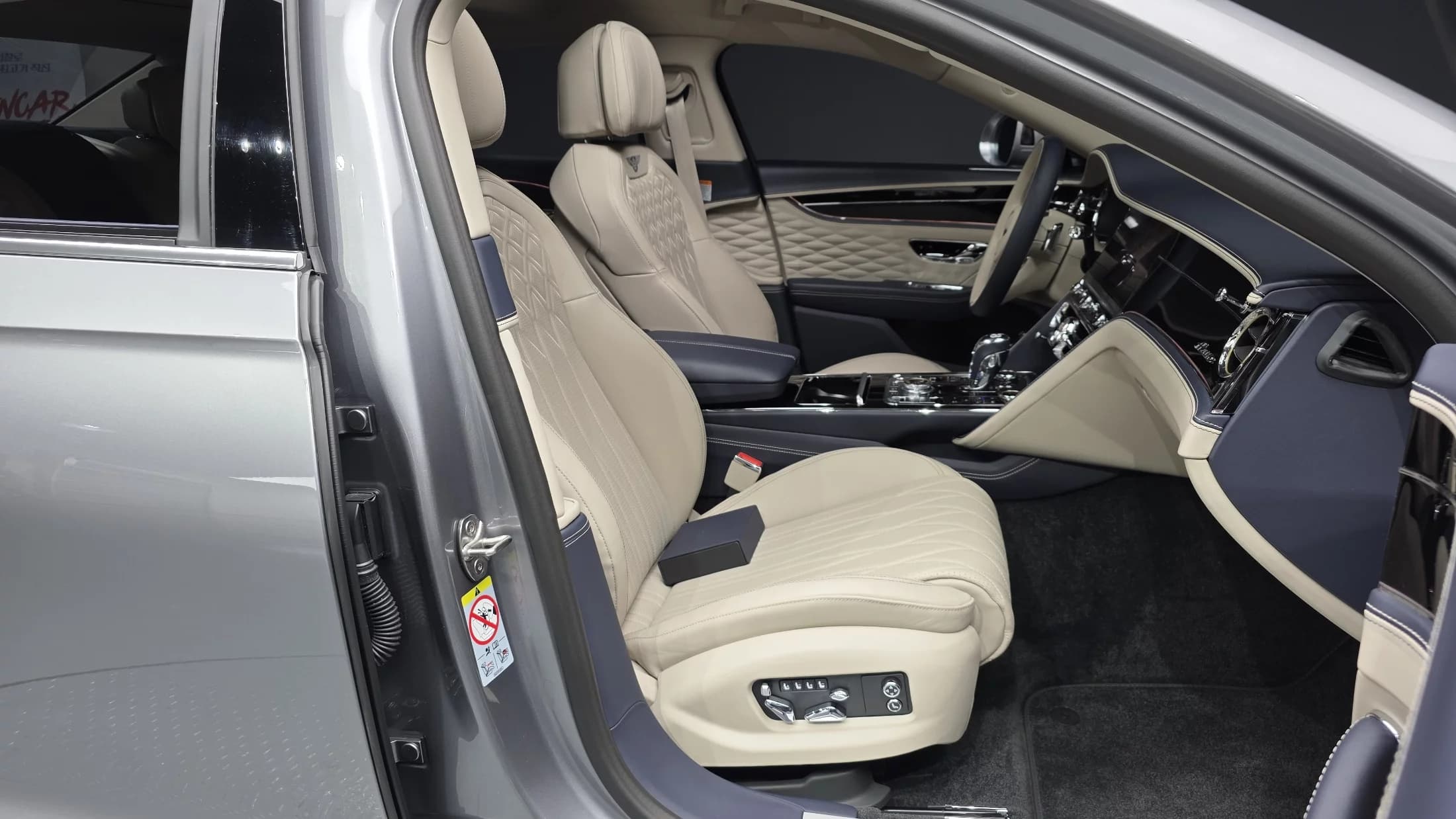 Bentley Flying Spur 4.0 Azure, 2023 г. 9149 км. — фото 11