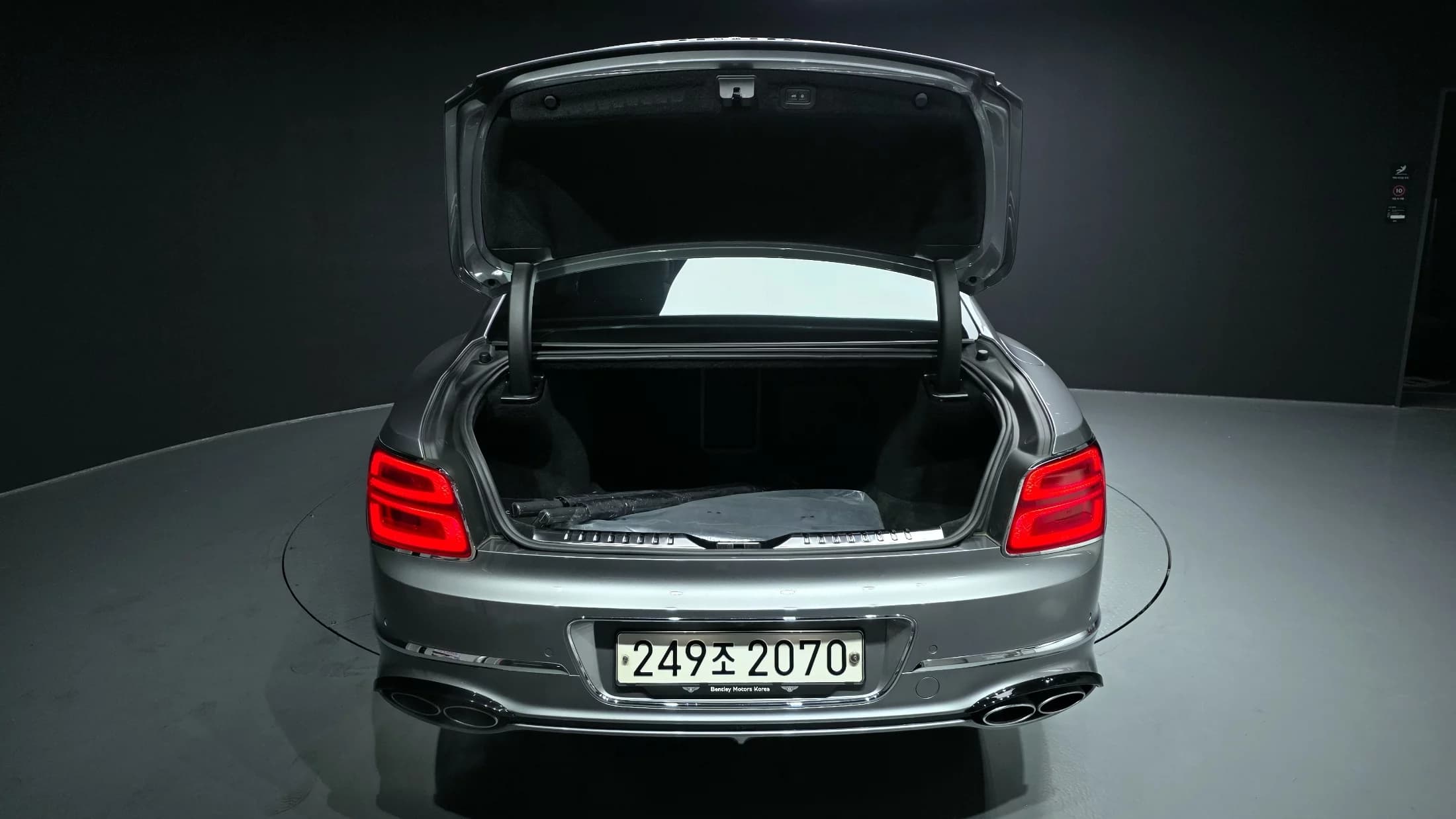 Bentley Flying Spur 4.0 Azure, 2023 г. 9149 км. — фото 20
