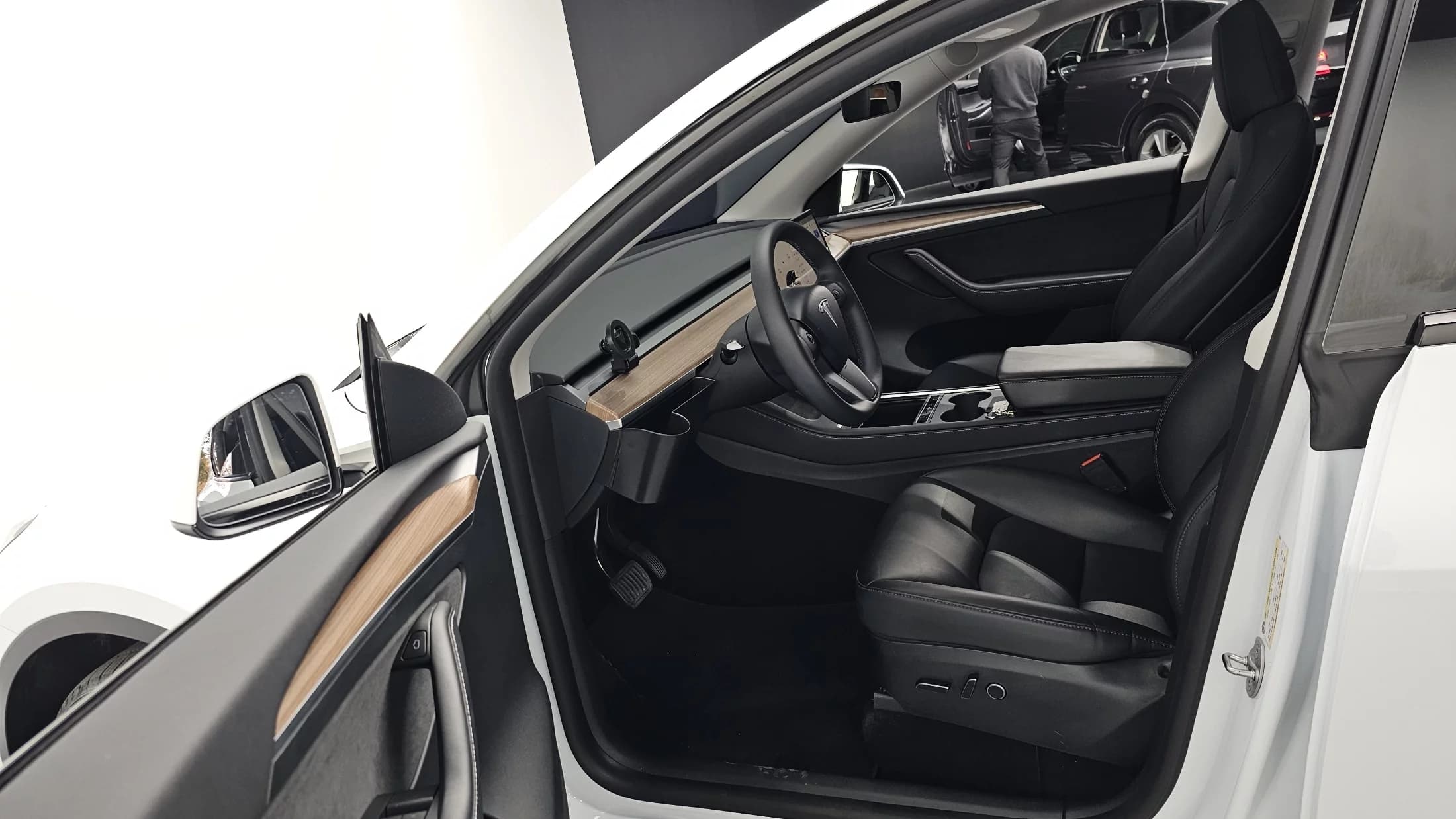 Tesla Model Y RWD, электромобиль, 2024 г. 44263 км. — фото 10