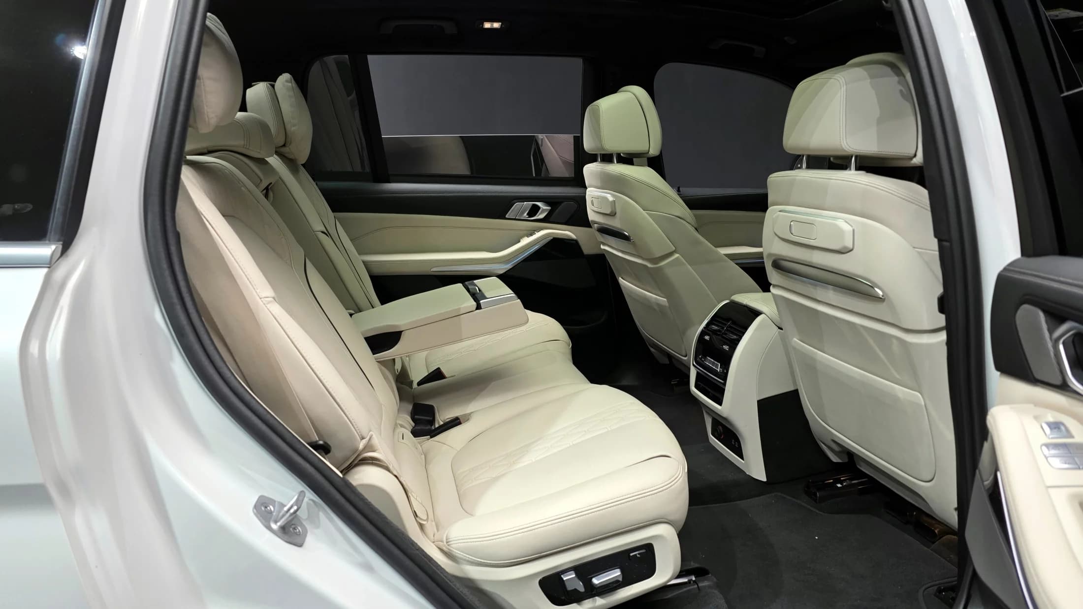 BMW X7 xDrive 40i M Sport 7STR, 2023 г. 62094 км. — фото 12
