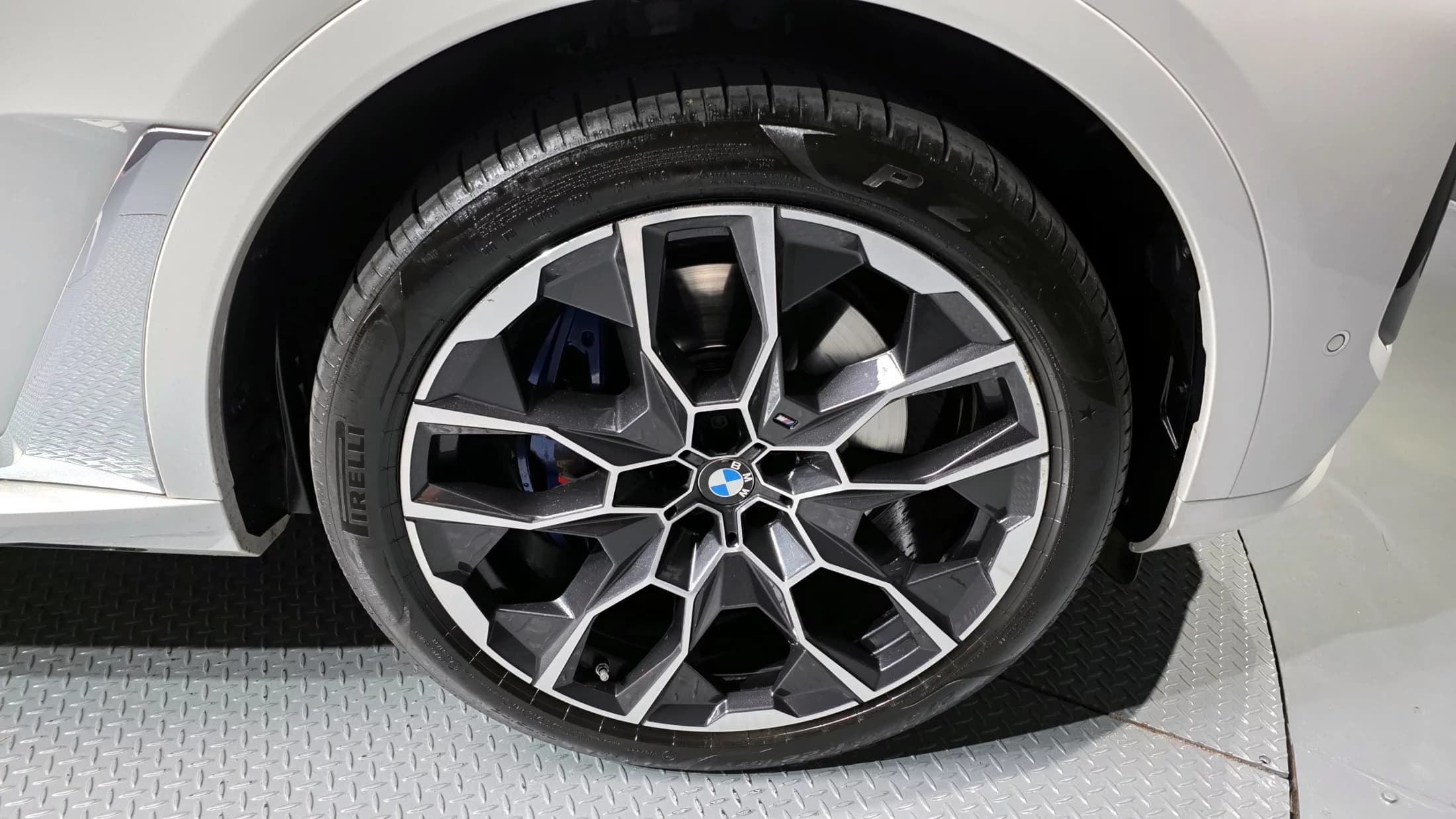BMW X7 xDrive 40i M Sport 7STR, 2023 г. 62094 км. — фото 5