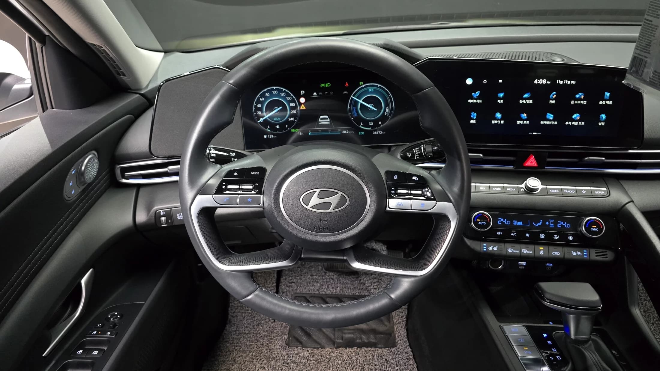 Hyundai AVANTE (Хендай Элантра) Inspiration, гибрид, 2025 г. 36746 км. — фото 13