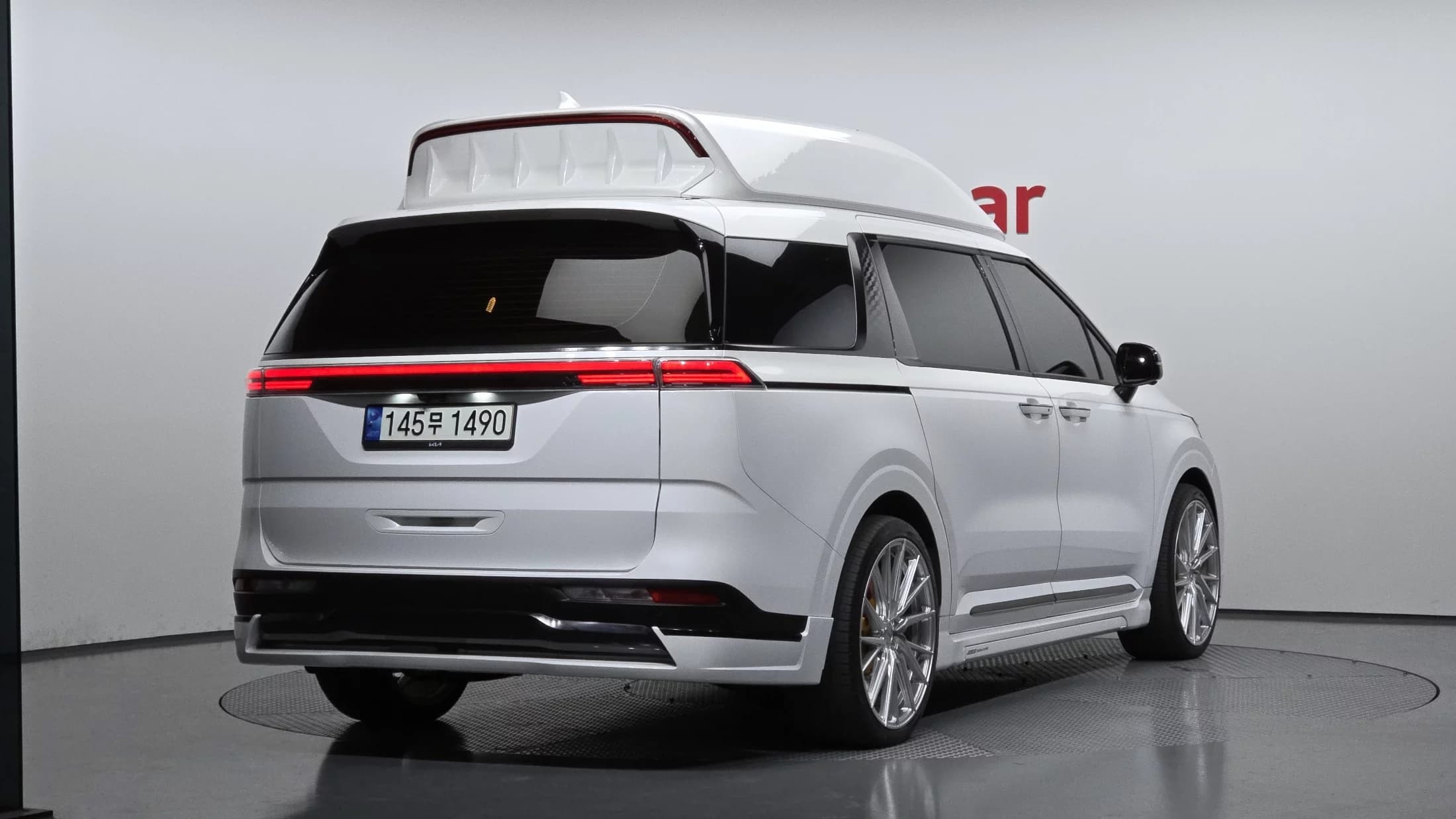 Kia Carnival 9-Seater Hi-Limousine(Special Vehicle), 2021 г. 65092 км. — фото 2