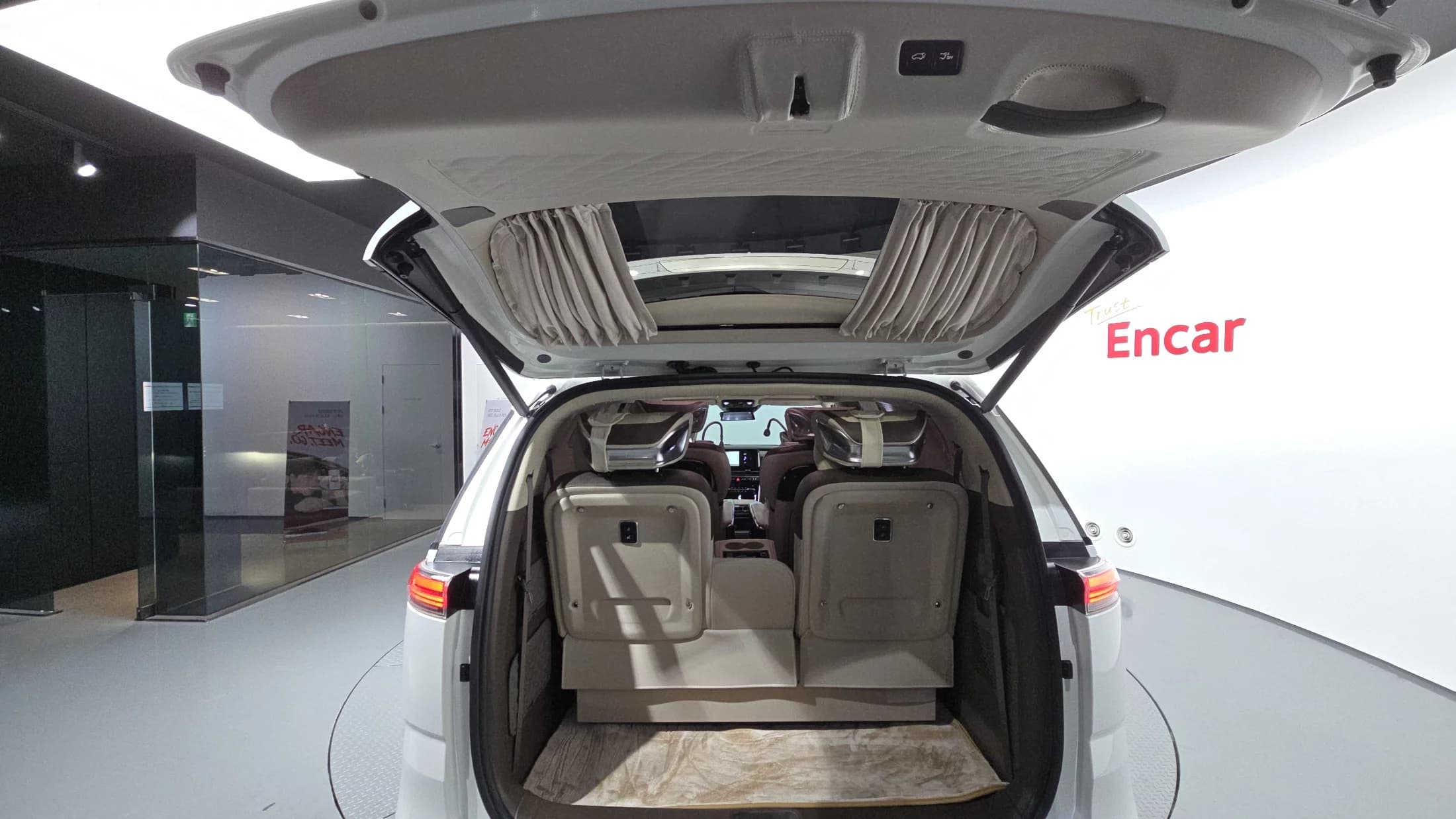 Kia Carnival 9-Seater Hi-Limousine(Special Vehicle), 2021 г. 65092 км. — фото 20