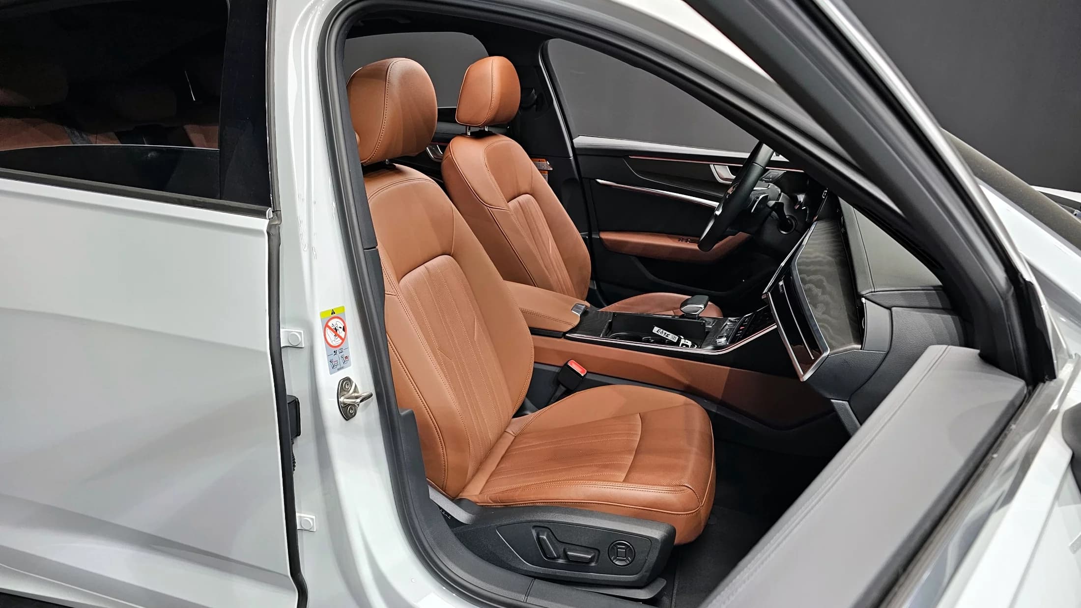 Audi A6 45 TFSI Premium, 2023 г. 15631 км. — фото 12