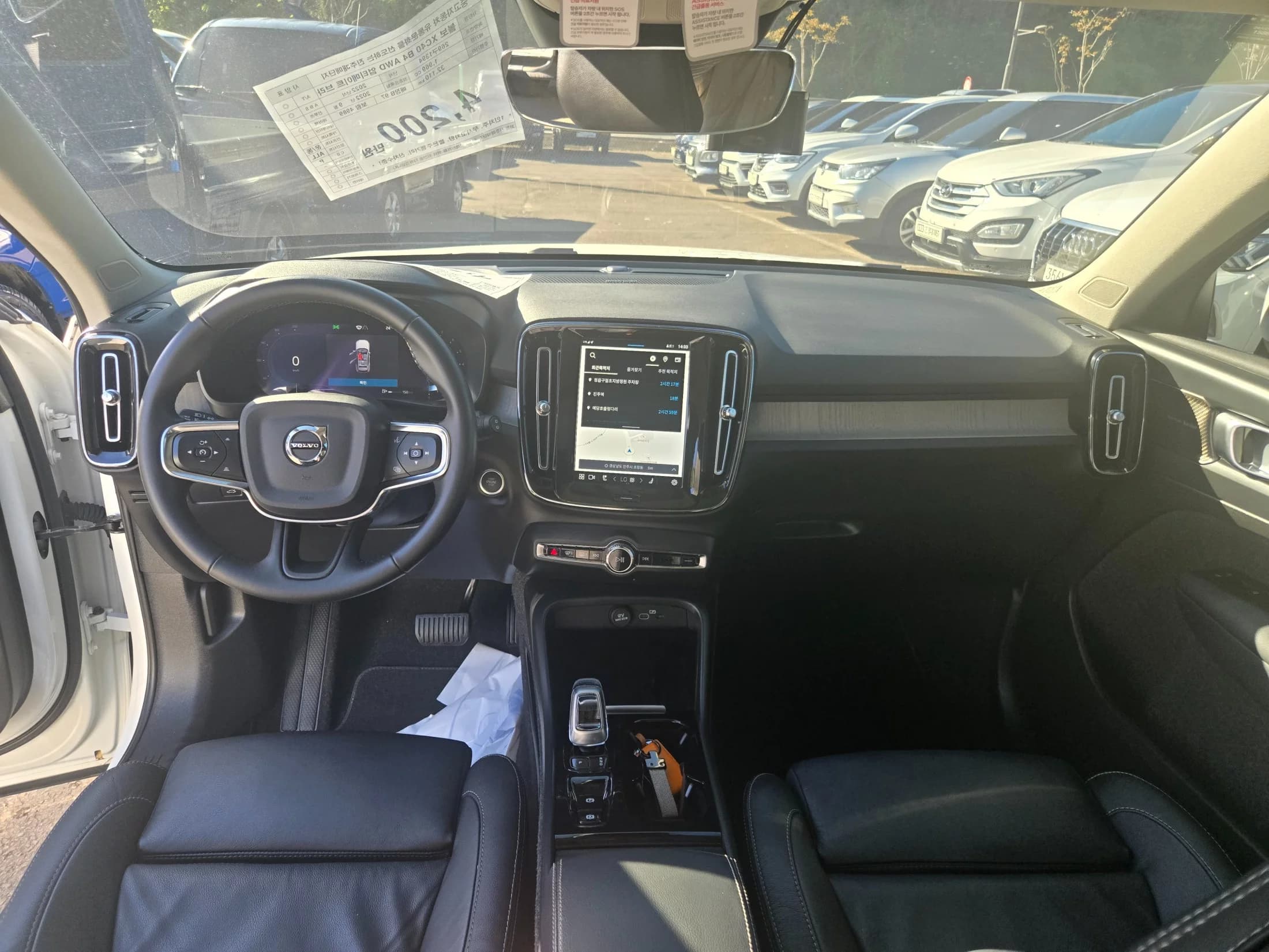 Volvo XC40 B4 Ultimate Bright, 2022 г. 31082 км. — фото 12