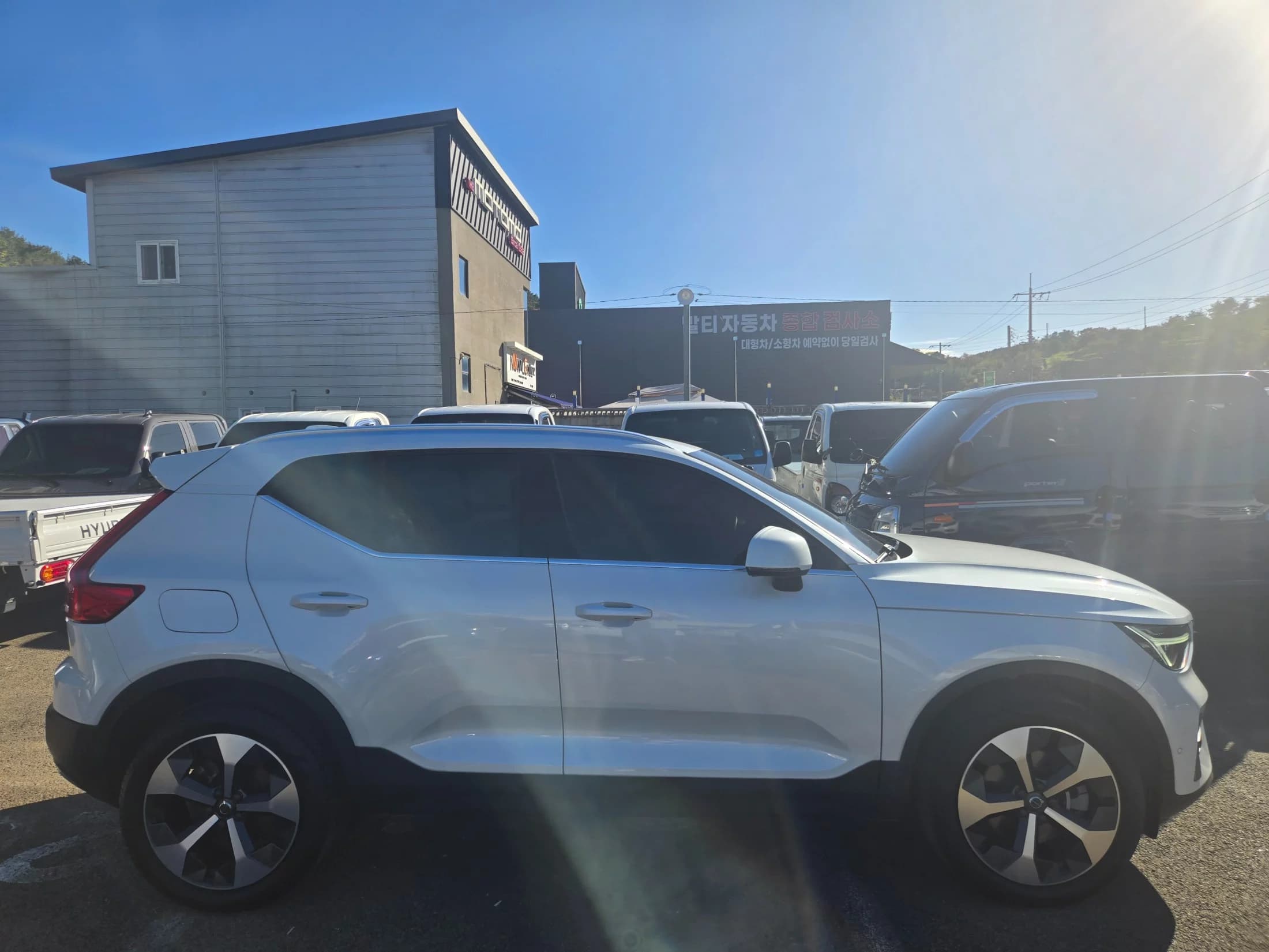 Volvo XC40 B4 Ultimate Bright, 2022 г. 31082 км. — фото 3