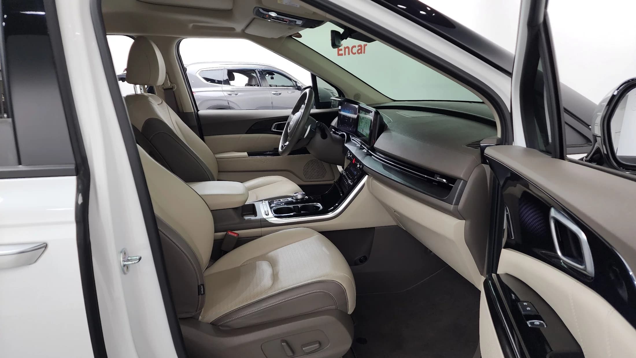 Kia Carnival 9-Seater Signature, 2021 г. 47923 км. — фото 11
