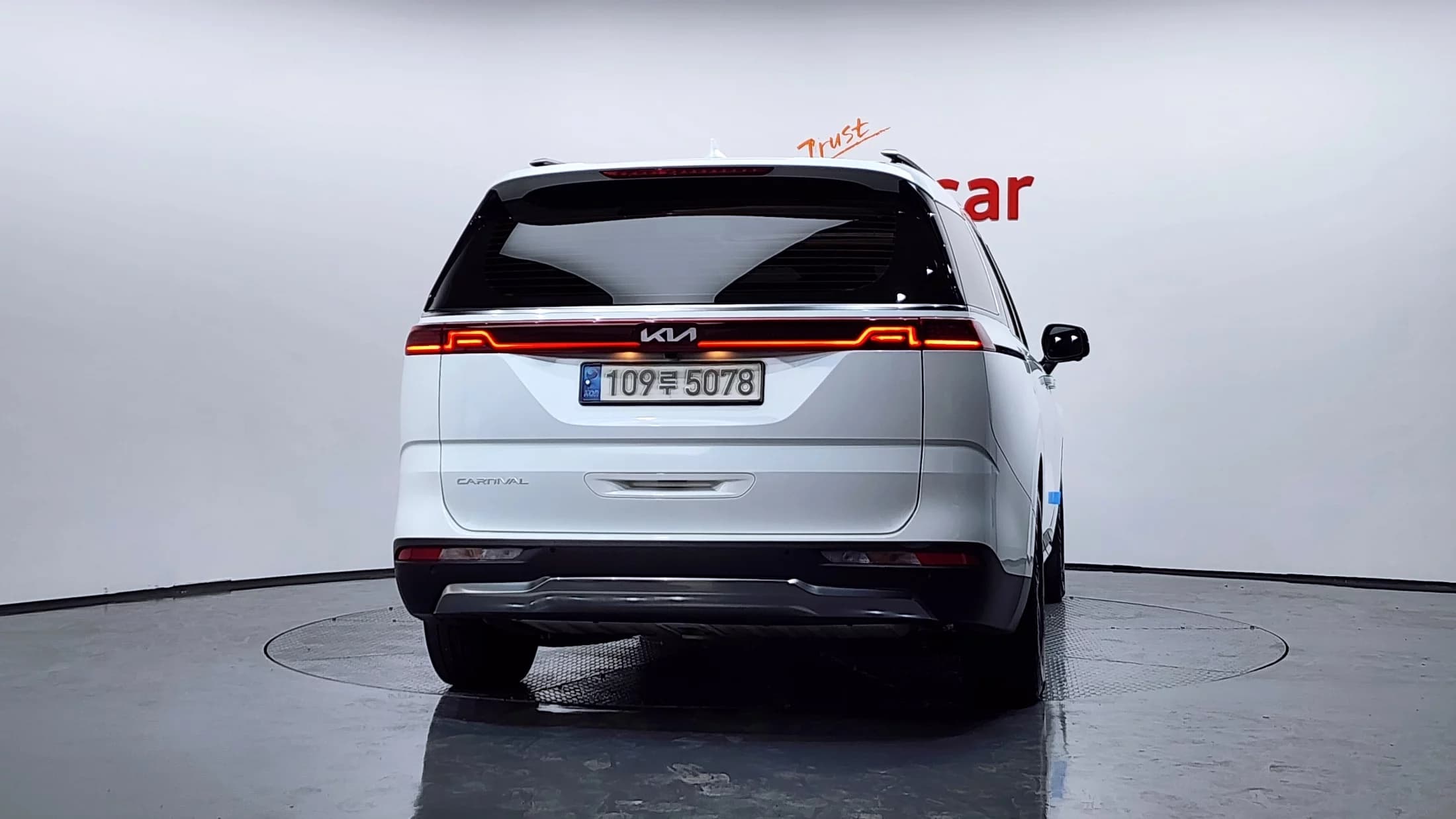 Kia Carnival 9-Seater Signature, 2021 г. 47923 км. — фото 4