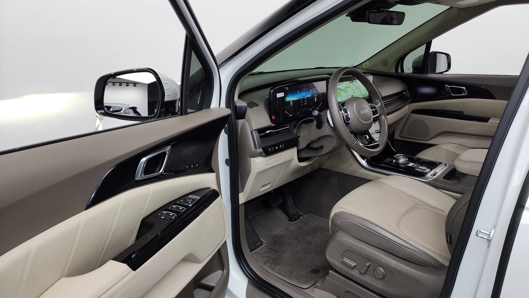 Kia Carnival 9-Seater Signature, 2021 г. 47923 км. — фото 10
