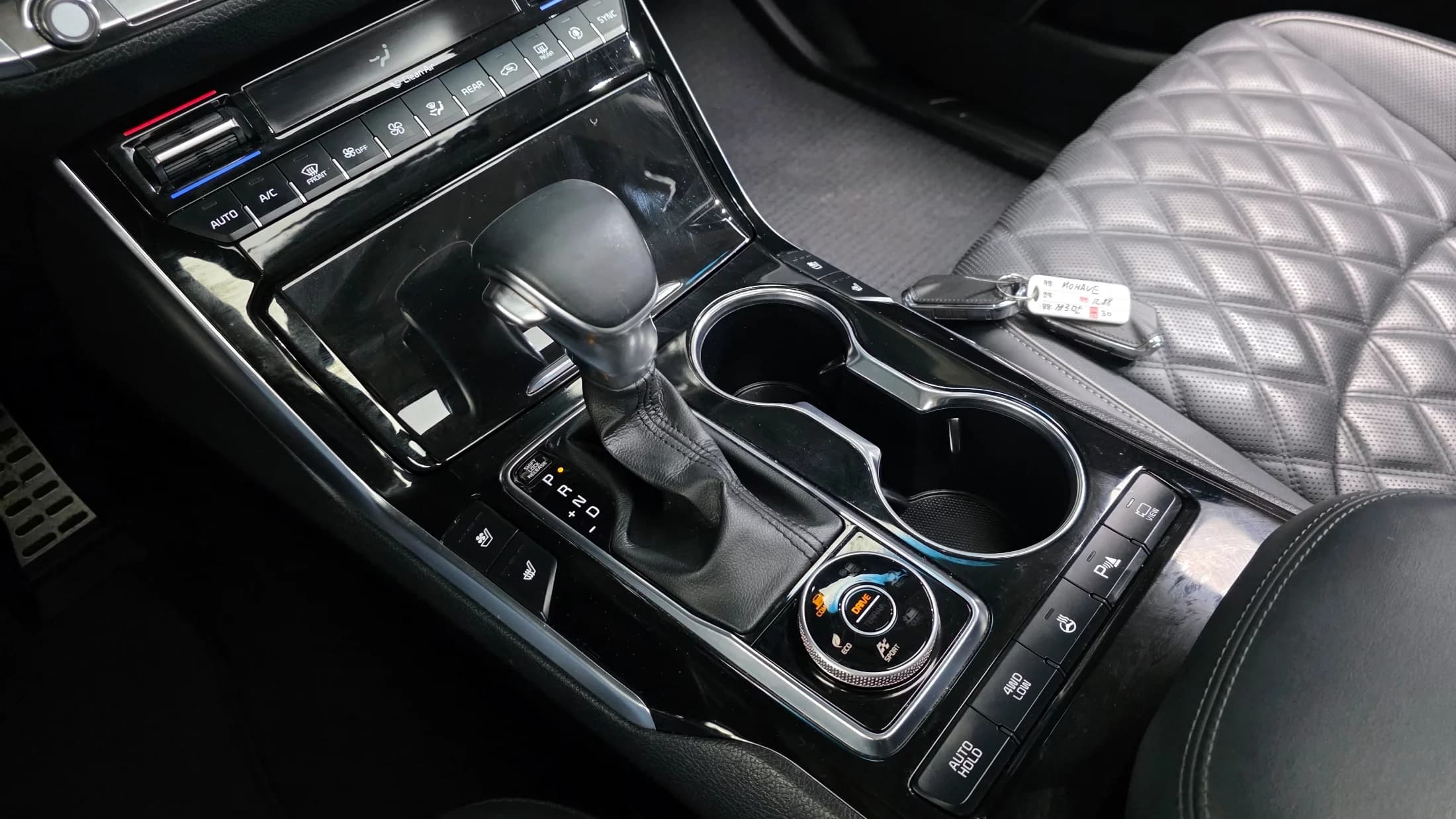 Kia Mohave Diesel 3.0 4WD 7-Seater Masters, 2021 г. 63992 км. — фото 9