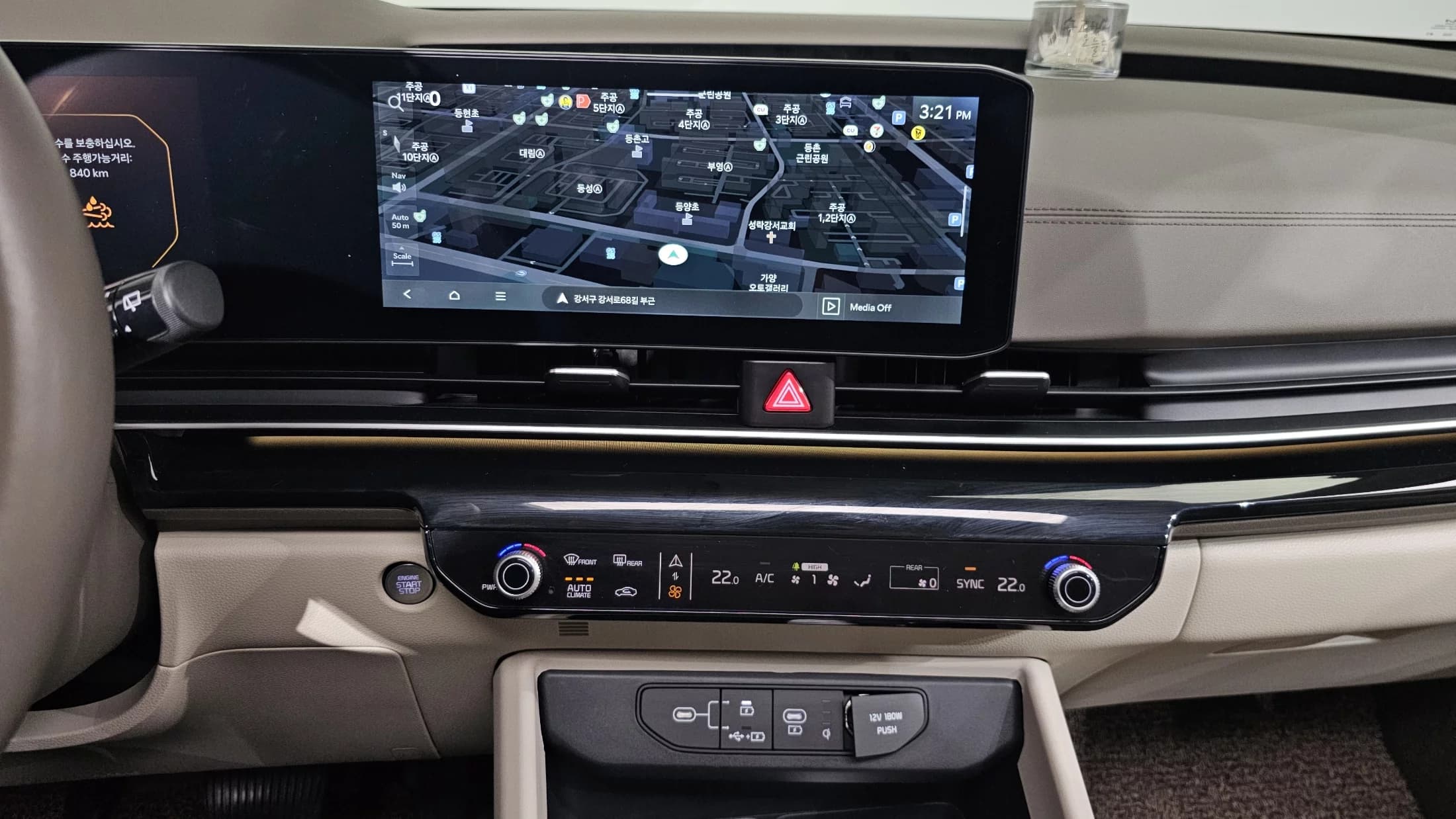 Kia Carnival 9-Seater Signature, 2024 г. 29576 км. — фото 13