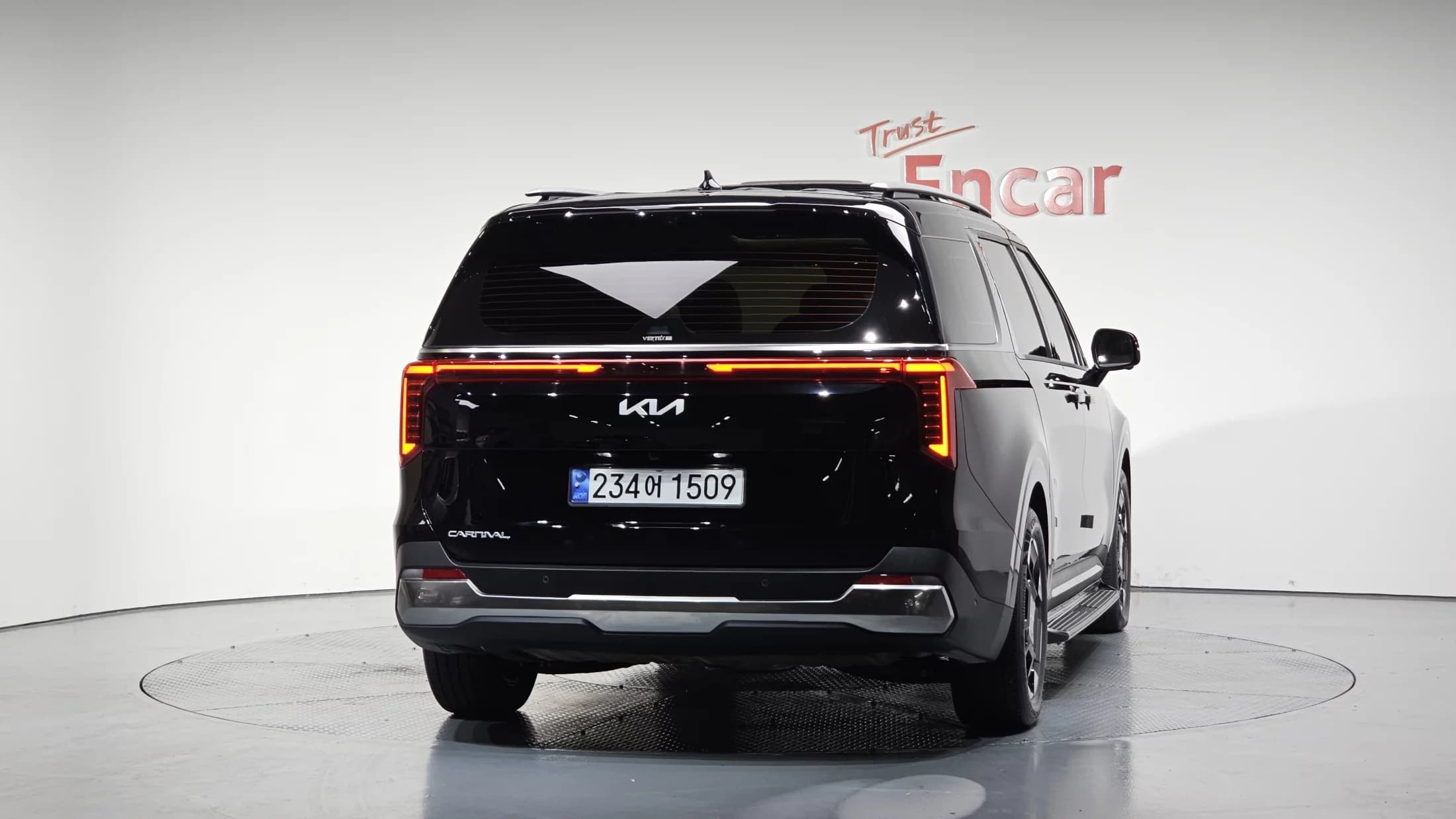 Kia Carnival 9-Seater Signature, 2024 г. 29576 км. — фото 3