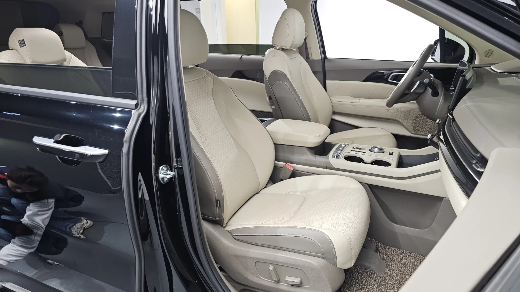Kia Carnival 9-Seater Signature, 2024 г. 29576 км. — фото 9