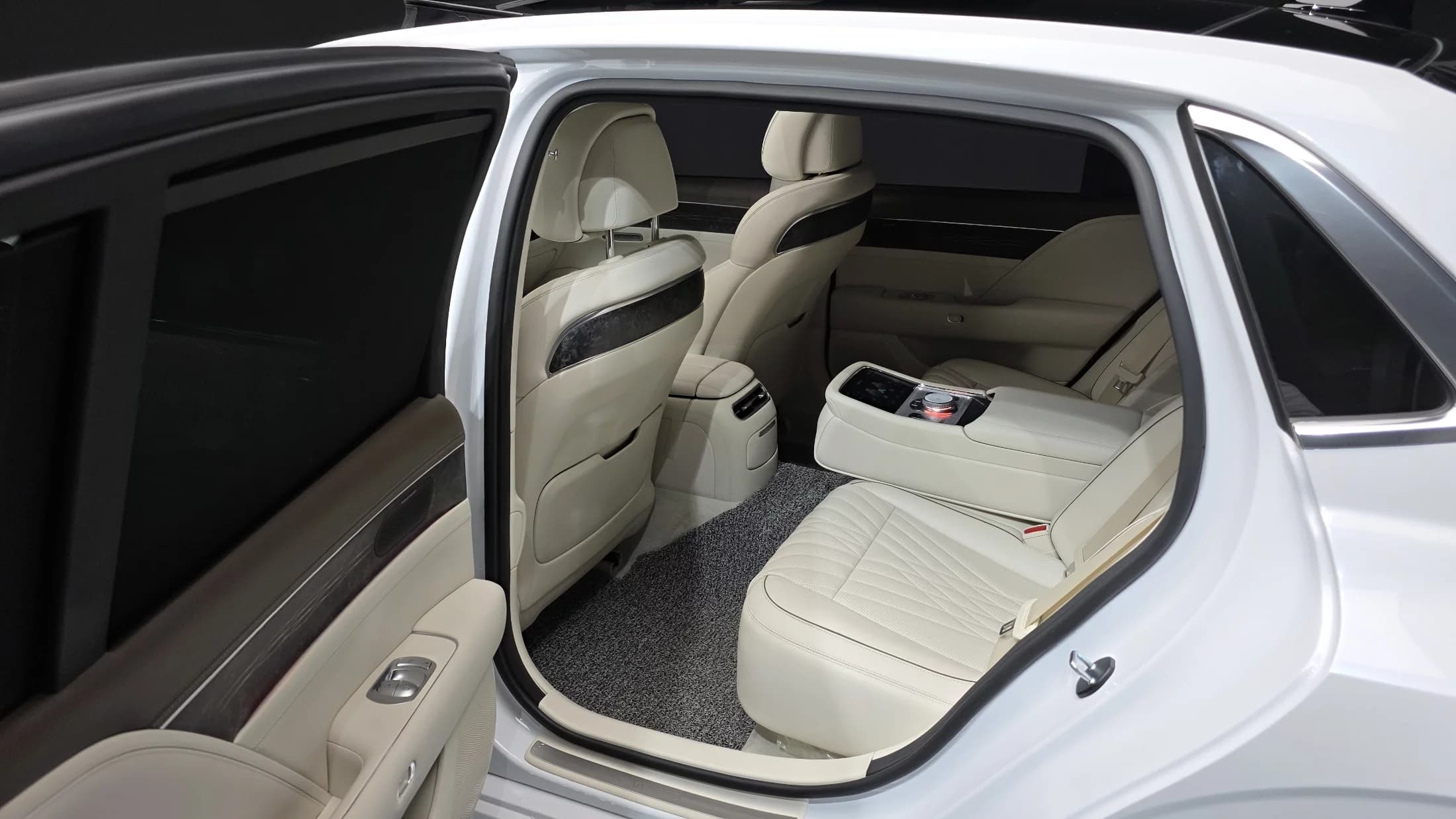 Genesis G90 Gasoline 3.5 Turbo AWD, 2022 г. 39307 км. — фото 11