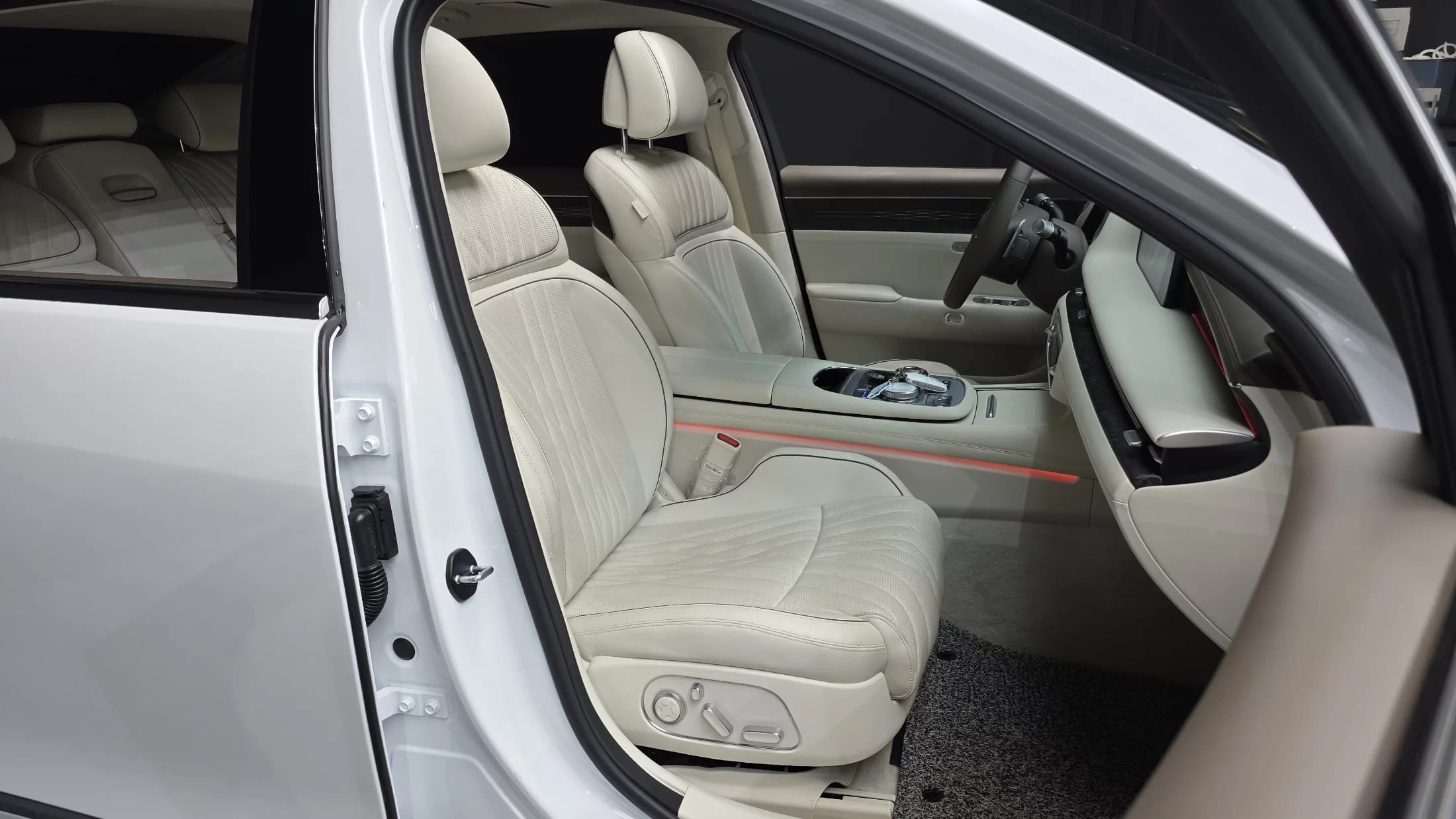 Genesis G90 Gasoline 3.5 Turbo AWD, 2022 г. 39307 км. — фото 12
