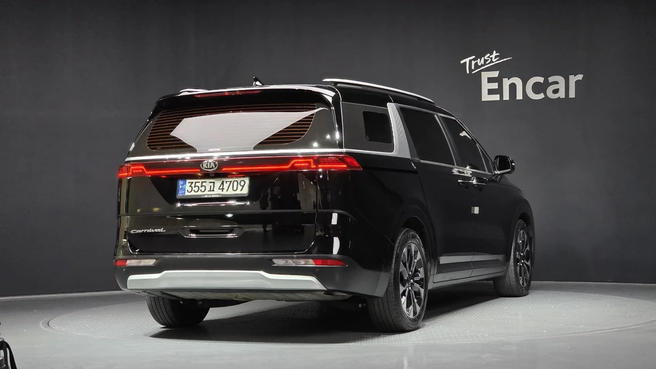Kia Carnival 9-Seater Prestige, 2021 г. 70503 км. — фото 2