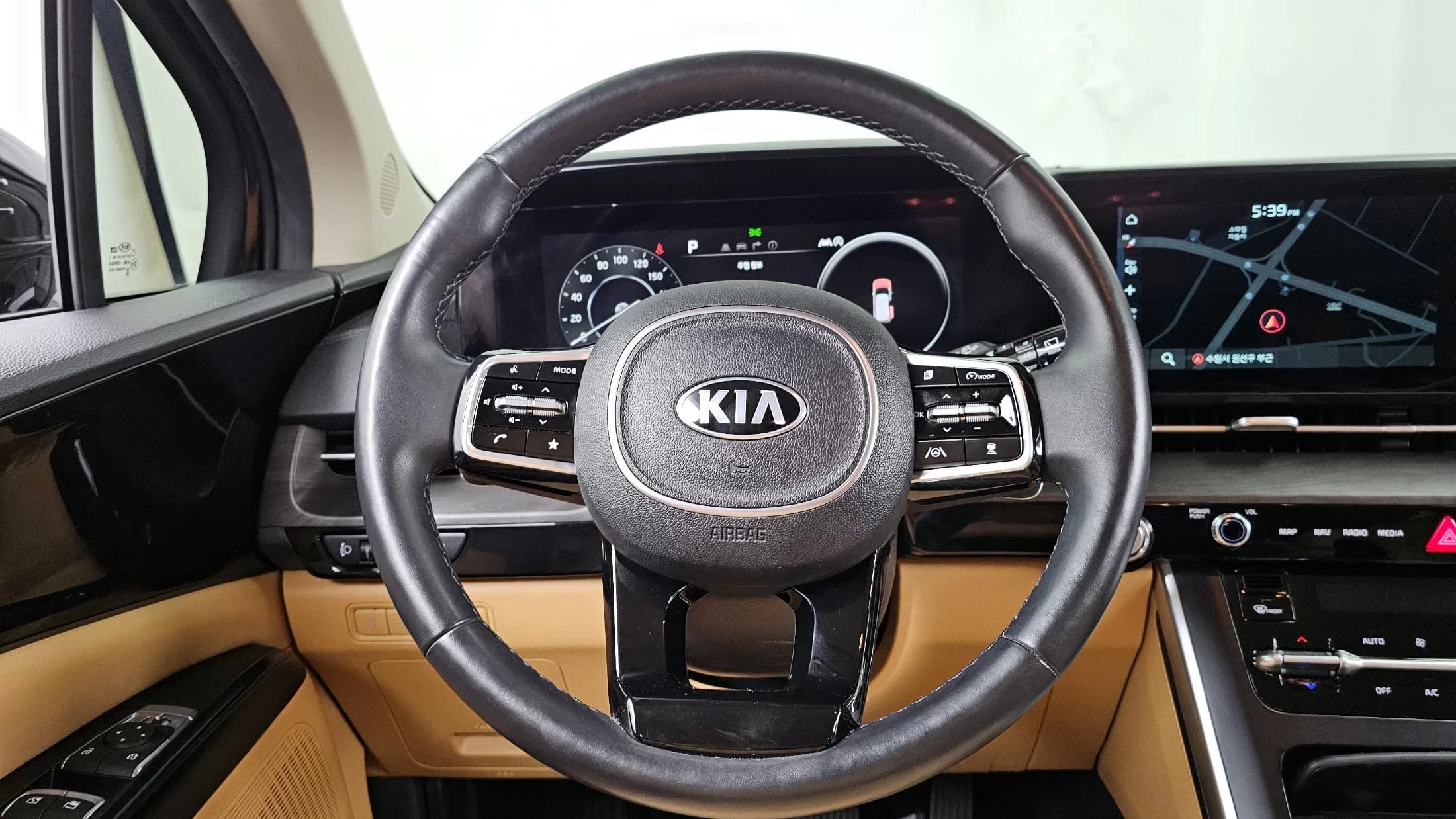 Kia Carnival 9-Seater Prestige, 2021 г. 70503 км. — фото 13