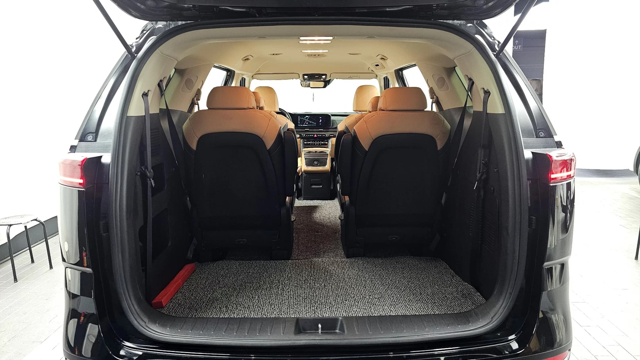 Kia Carnival 9-Seater Prestige, 2021 г. 70503 км. — фото 20