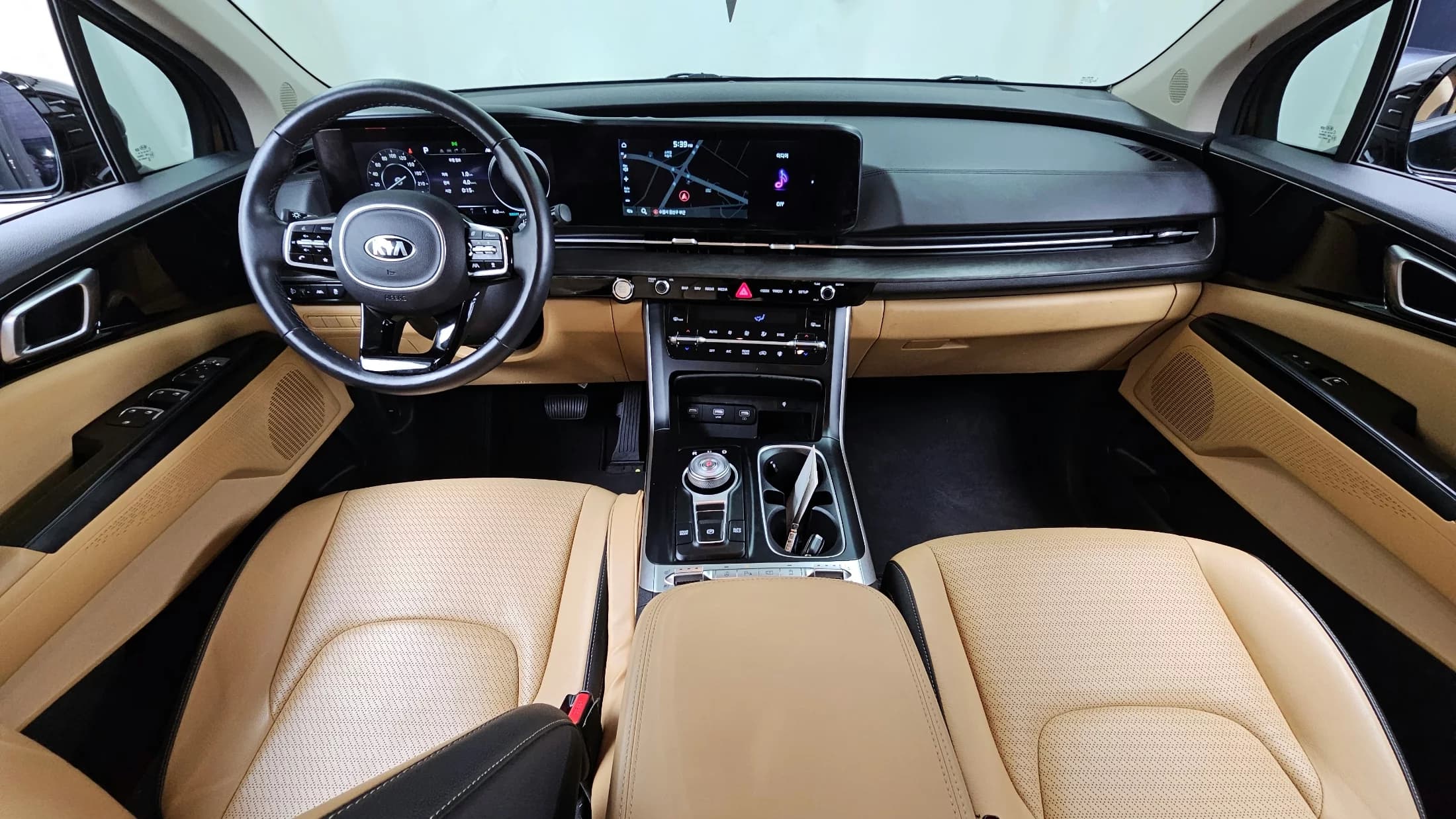 Kia Carnival 9-Seater Prestige, 2021 г. 70503 км. — фото 7
