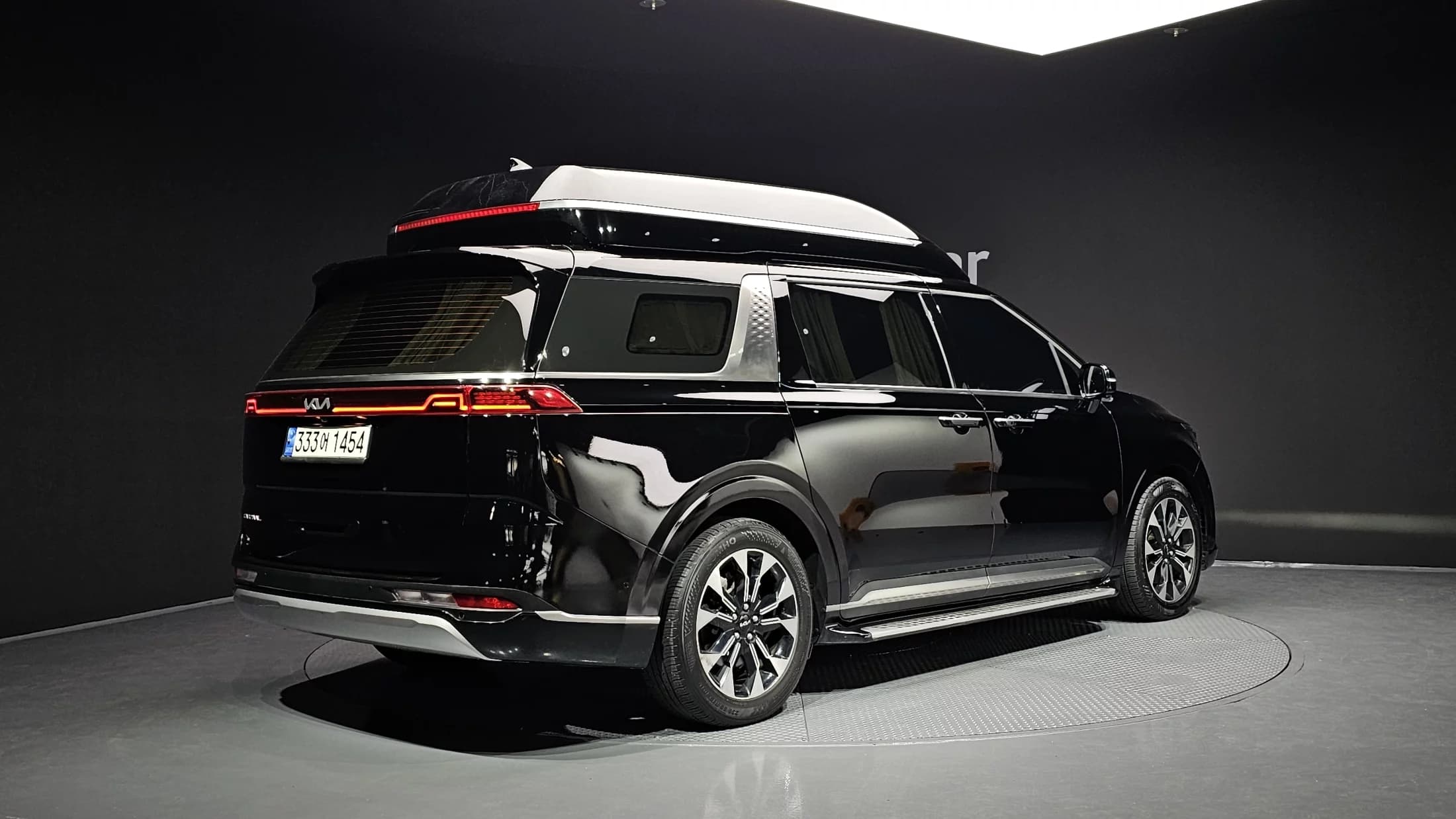 Kia Carnival 9-Seater Hi-Limousine Signature, 2022 г. 50495 км. — фото 2